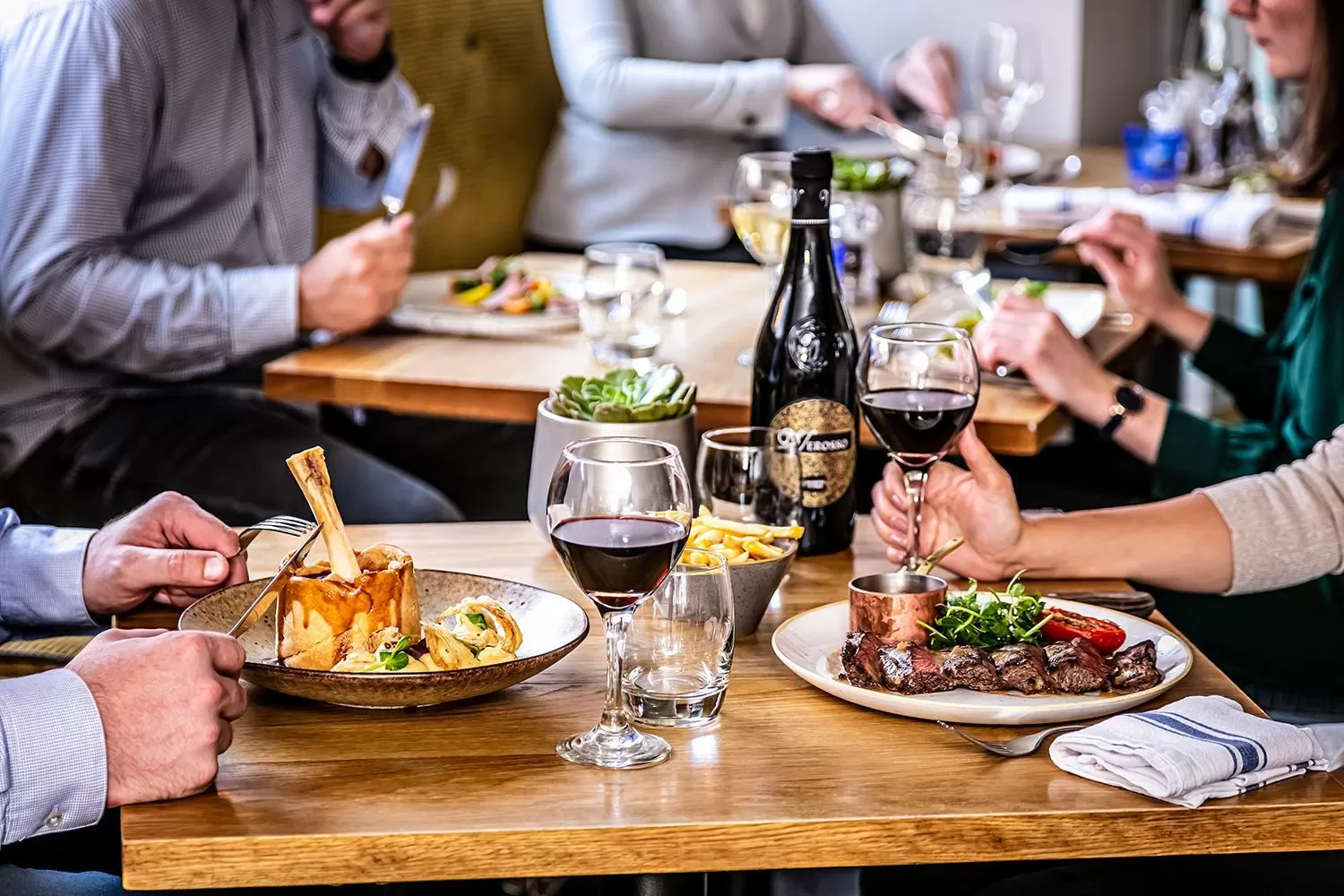 Food and drinks, Lunch and Dinner in Inn on the Square