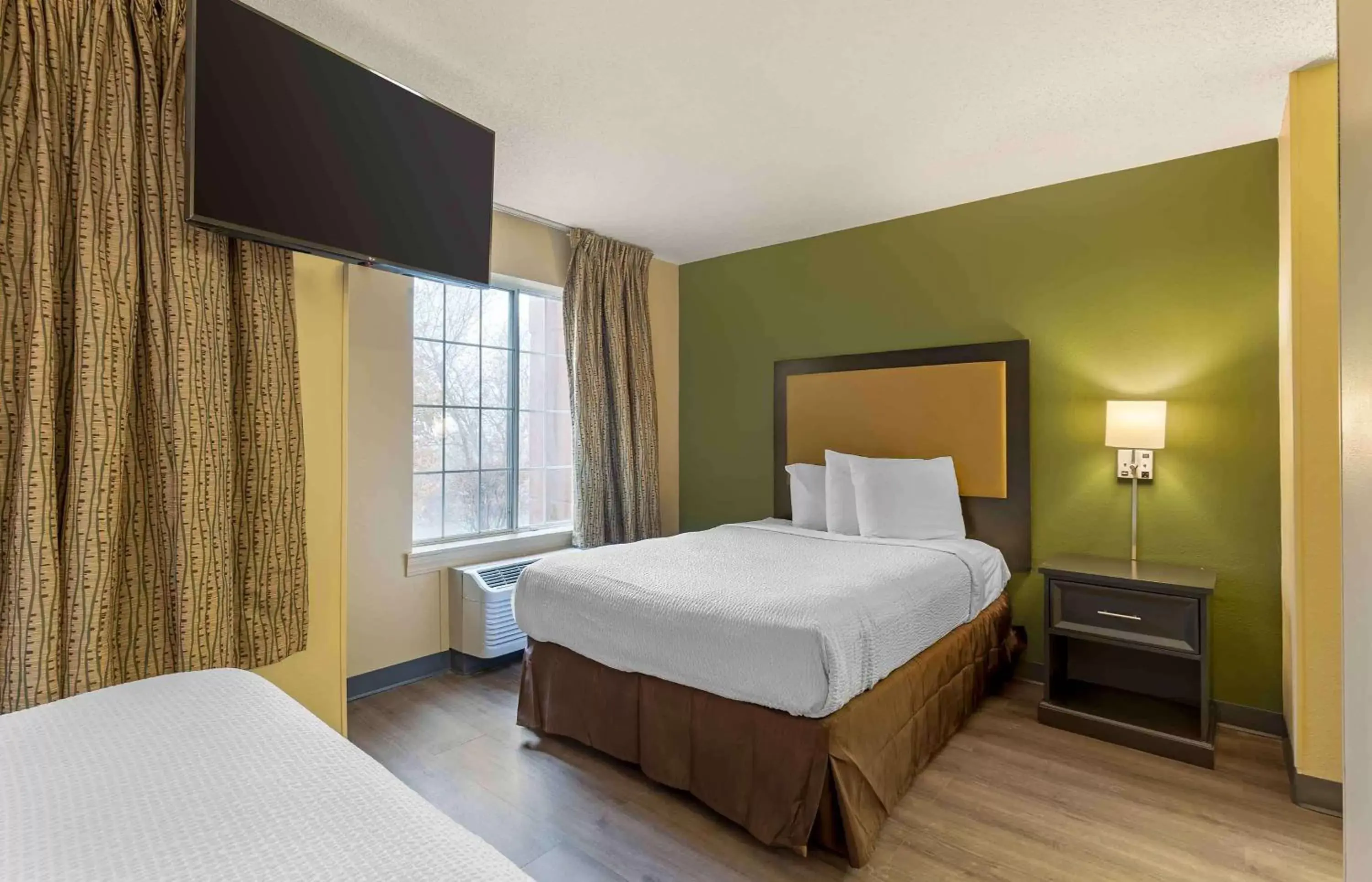 Bedroom, Bed in Extended Stay America Suites - St Louis - Airport - Central