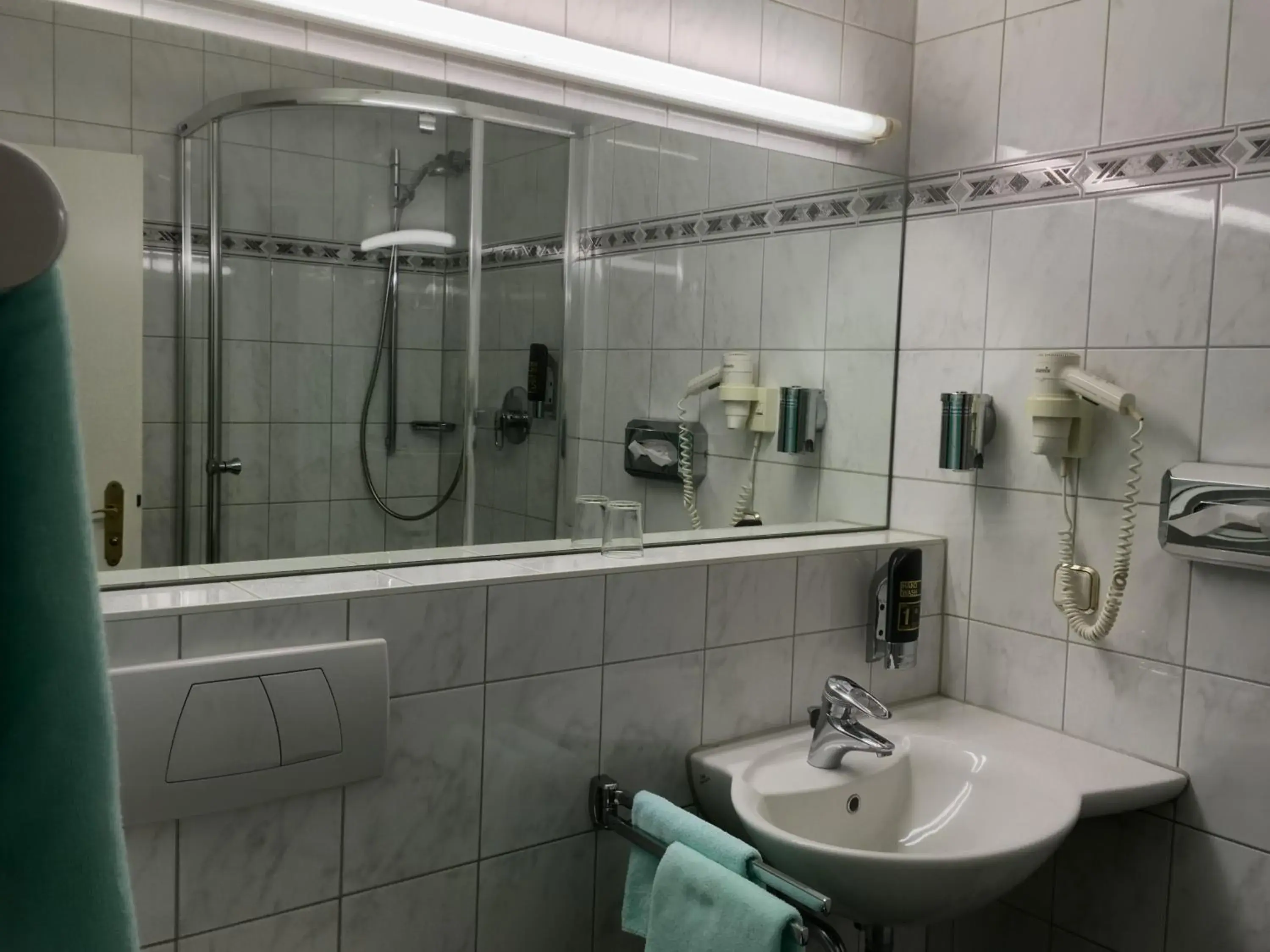 Shower, Bathroom in Hotel Hansa