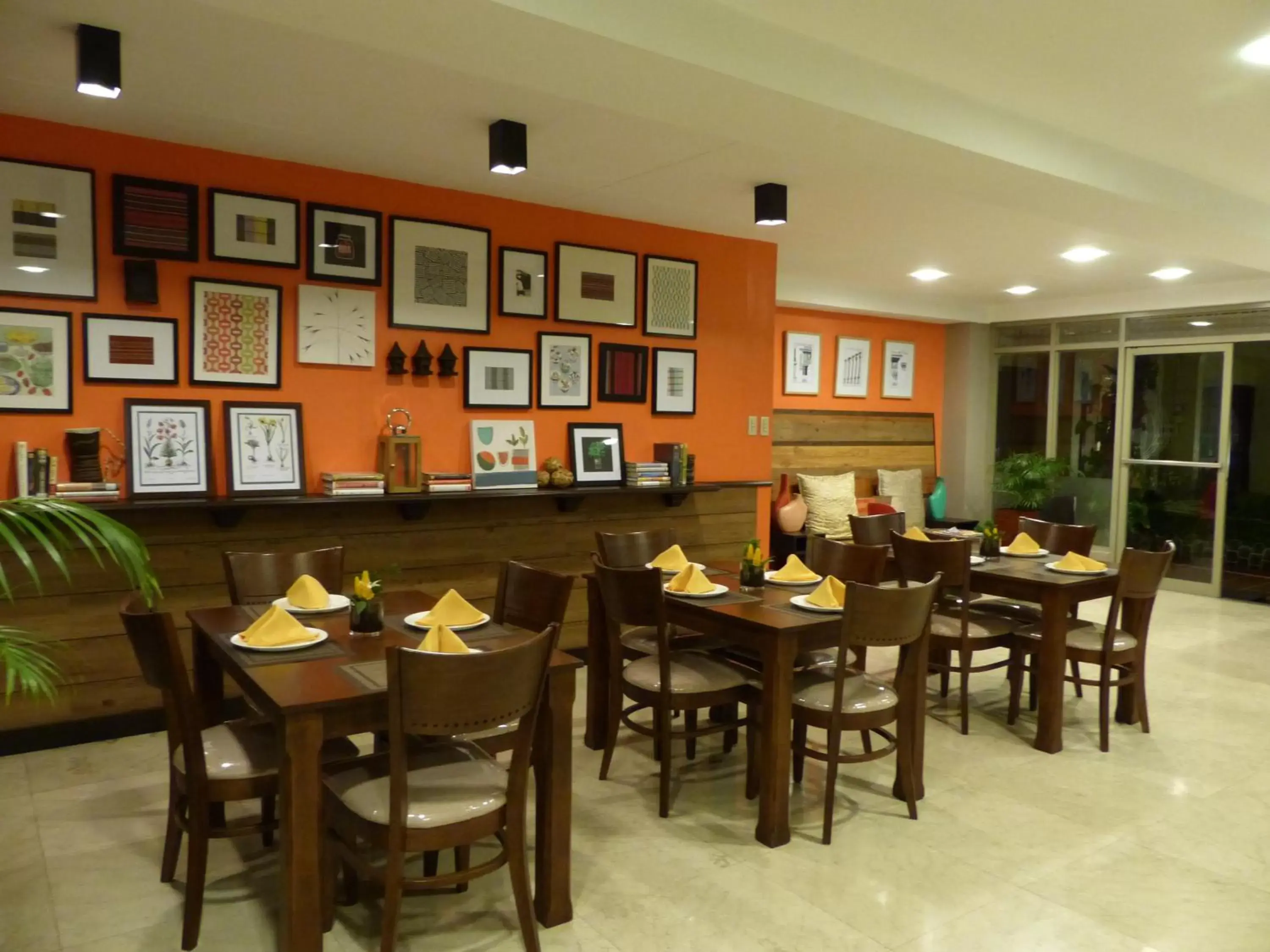 Restaurant/Places to Eat in Baguio Holiday Villas