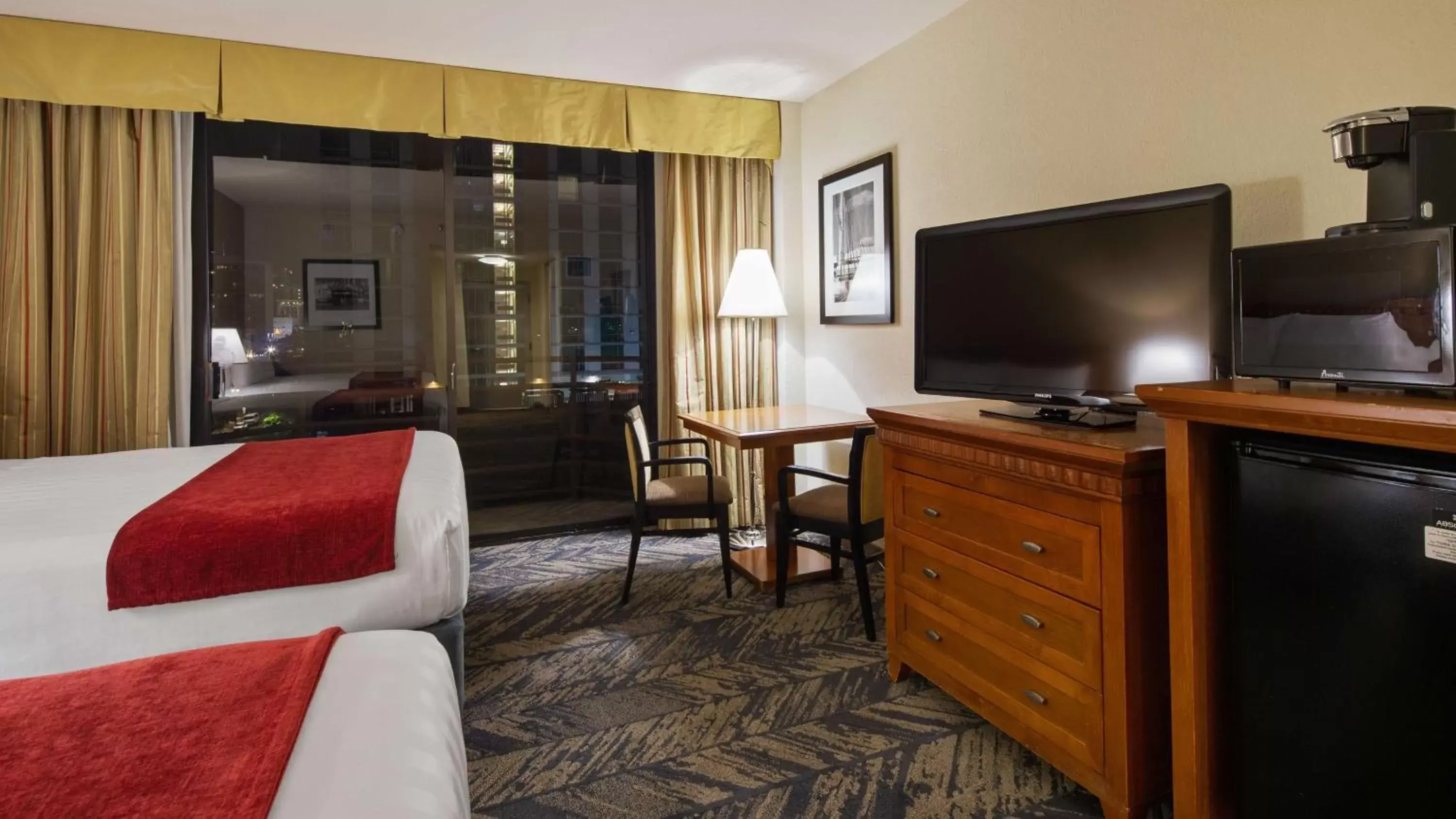 Photo of the whole room, TV/Entertainment Center in Best Western Plus Bayside Inn