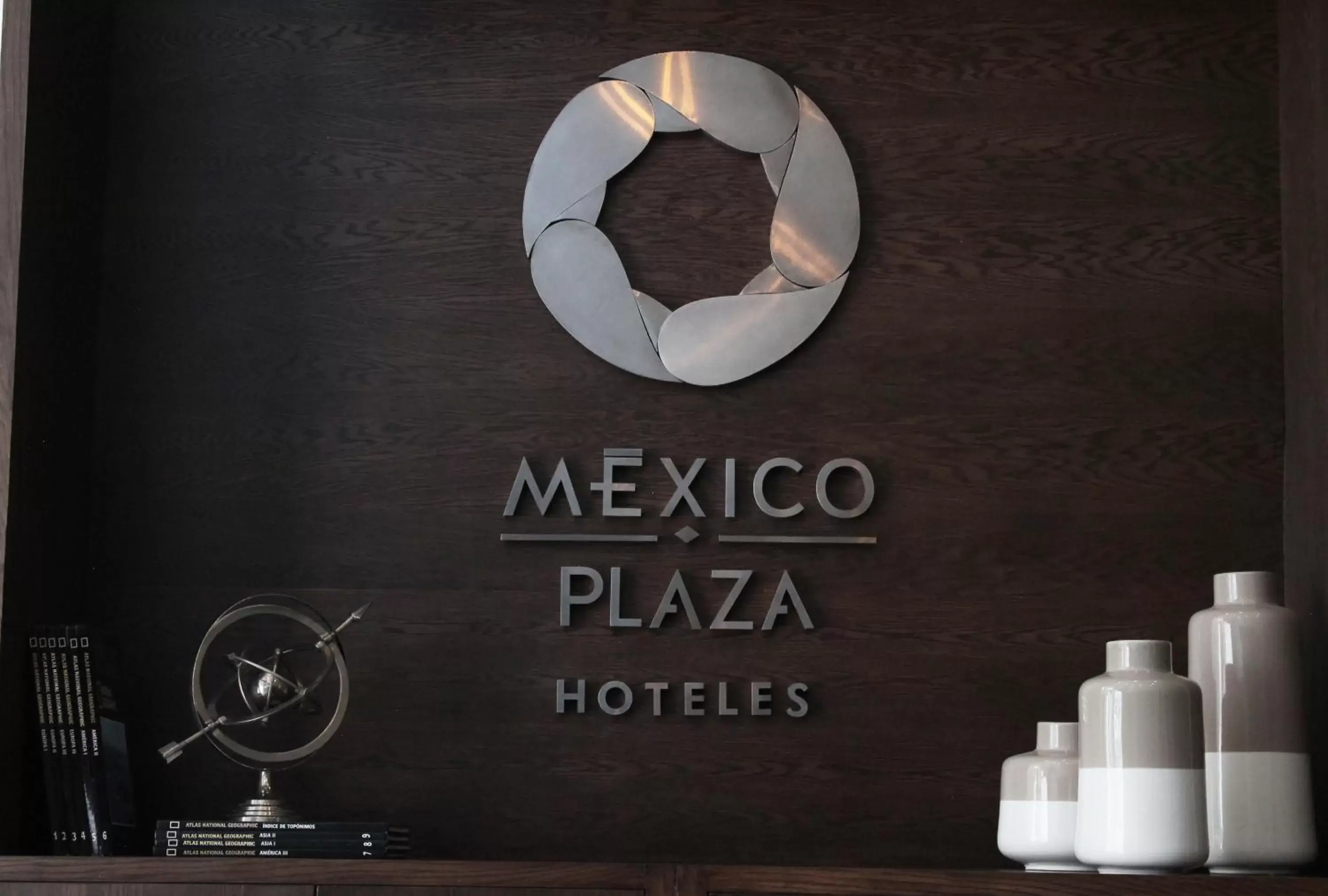 Property logo or sign in Hotel Suites México Plaza León Campestre