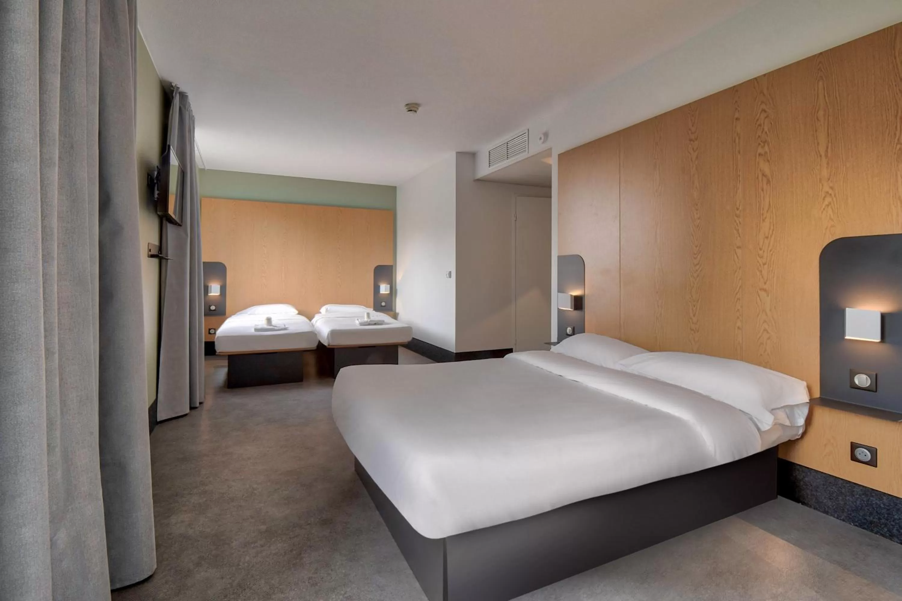 Bedroom, Bed in B&B HOTEL Bayonne Tarnos