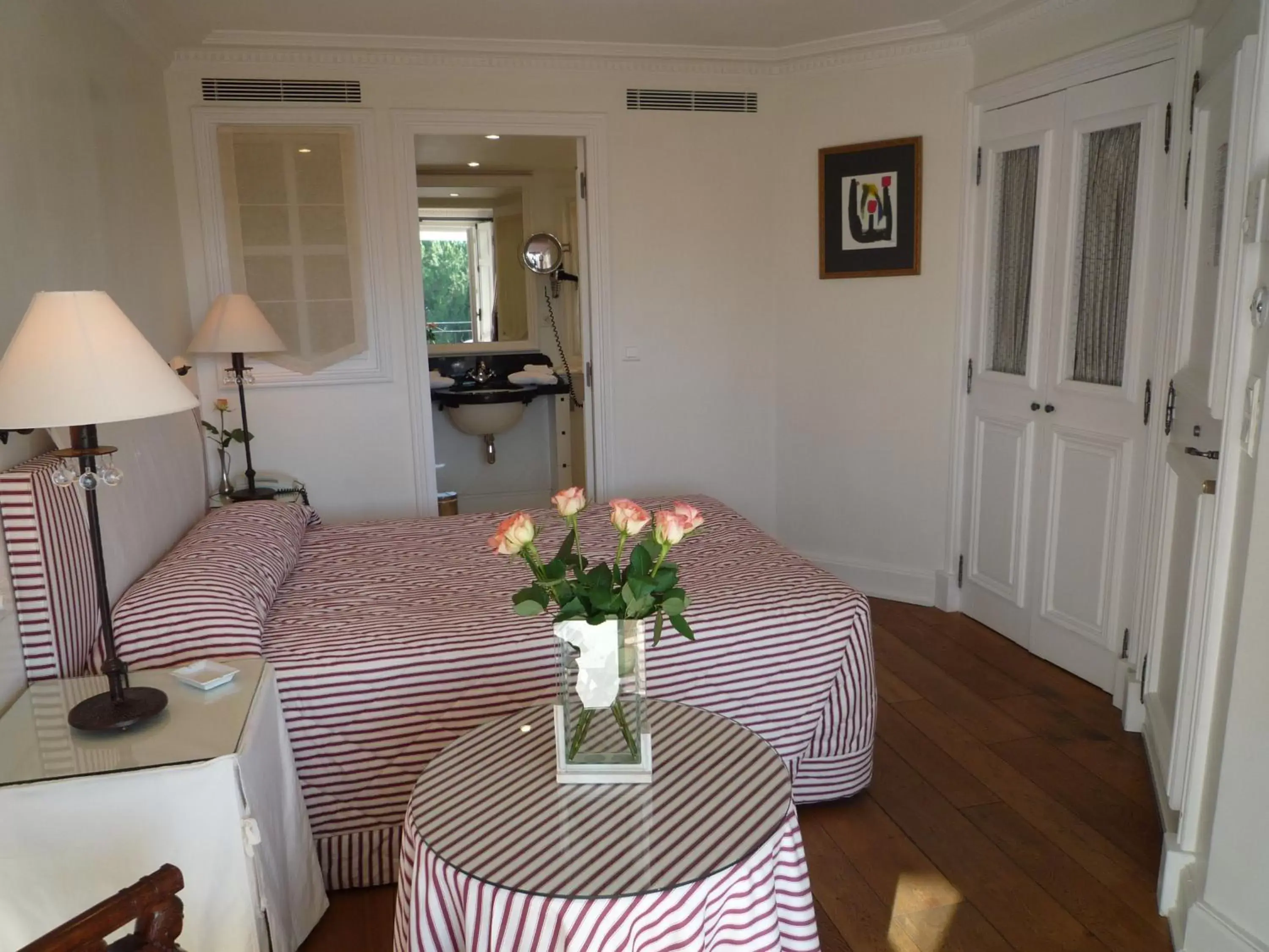 Photo of the whole room, Seating Area in Hotel les Vergers de Saint Paul