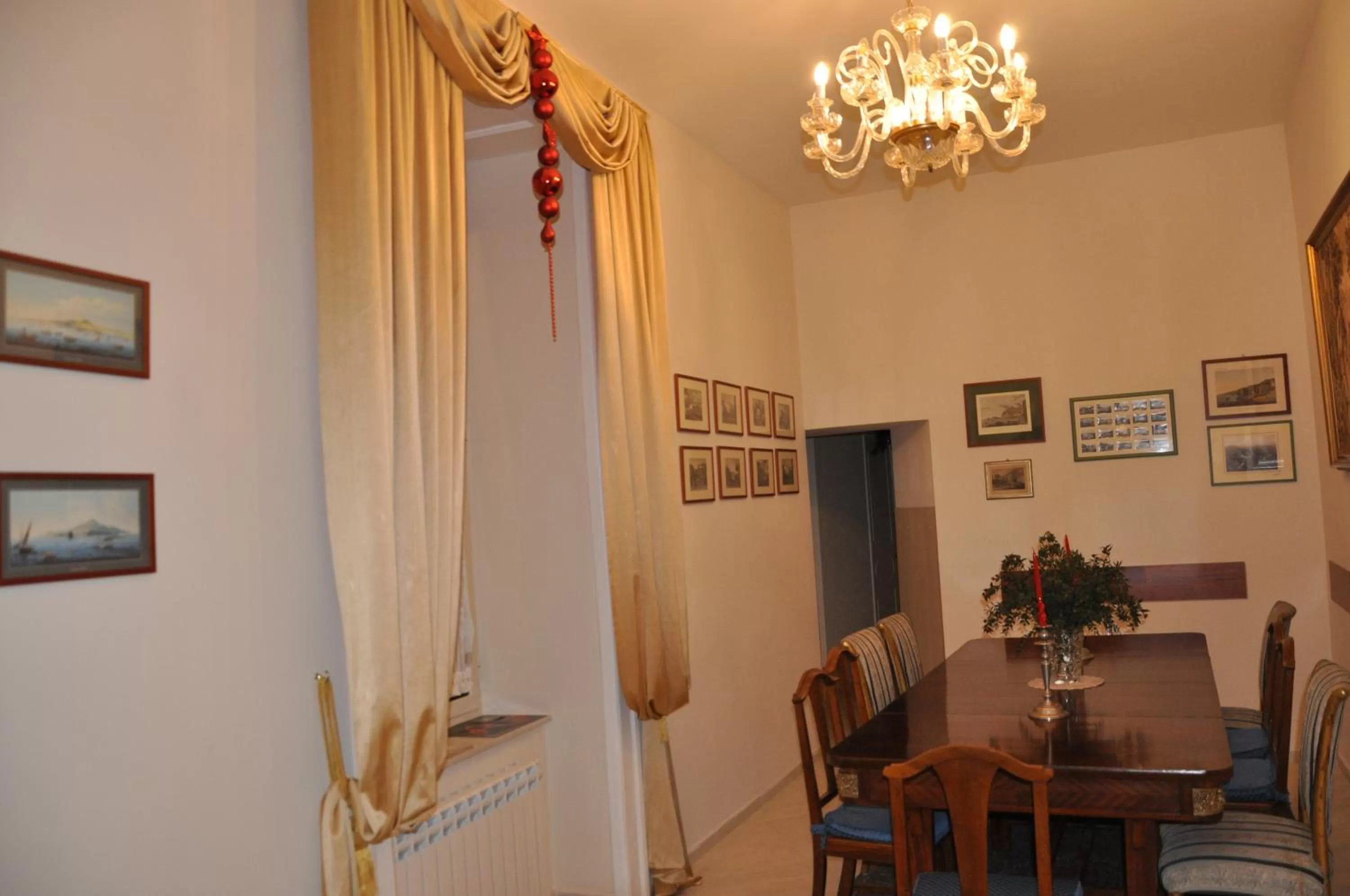 Seating area in Domus Borbonica