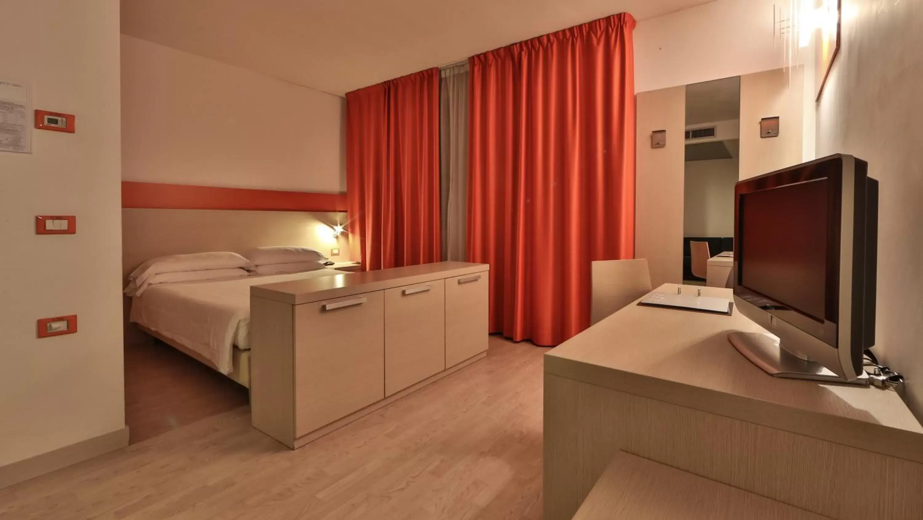 Shower, Bed in Best Western Plus Hotel Galileo Padova