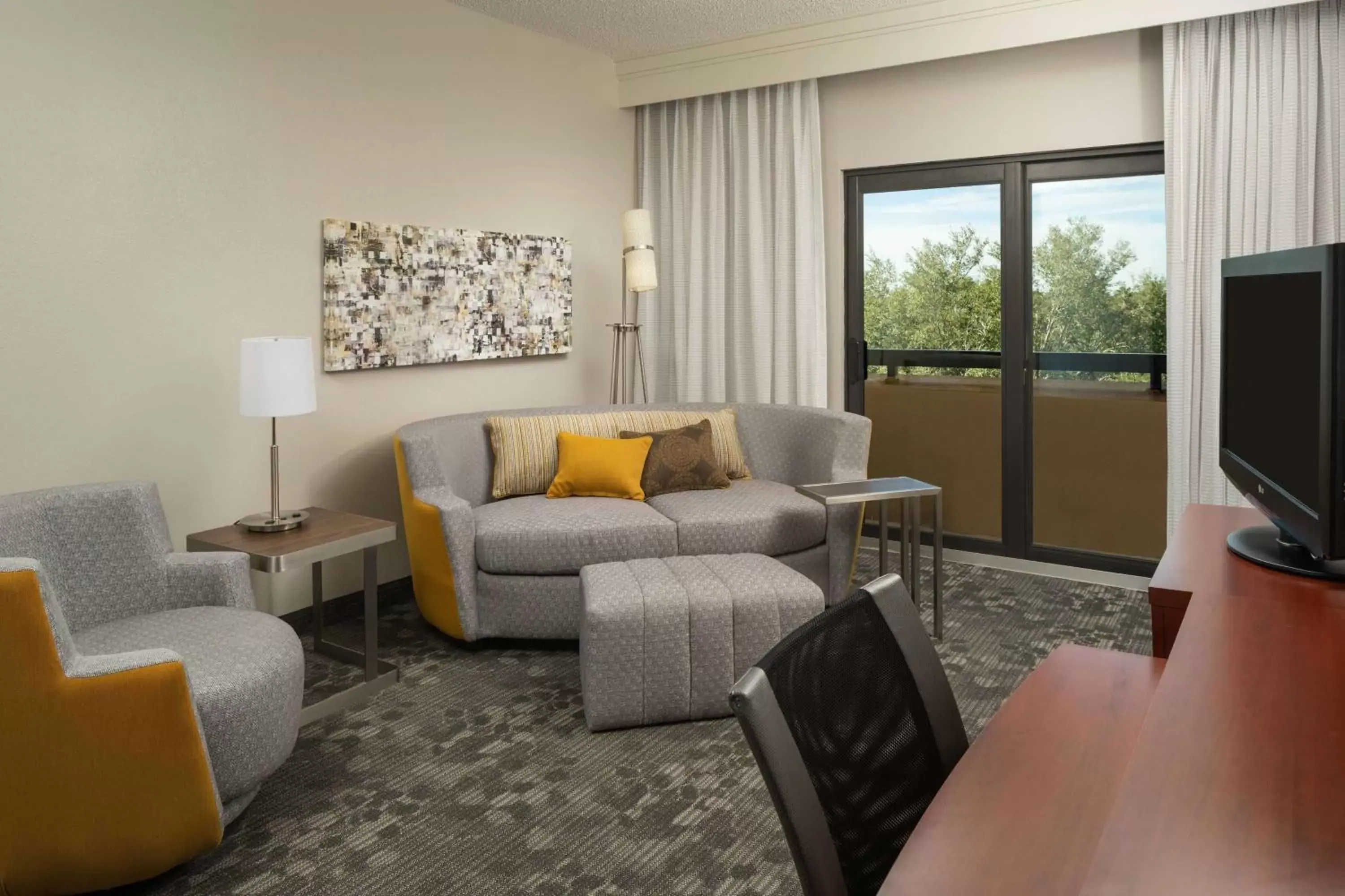 Photo of the whole room, Seating Area in Sonesta Select Miami Lakes