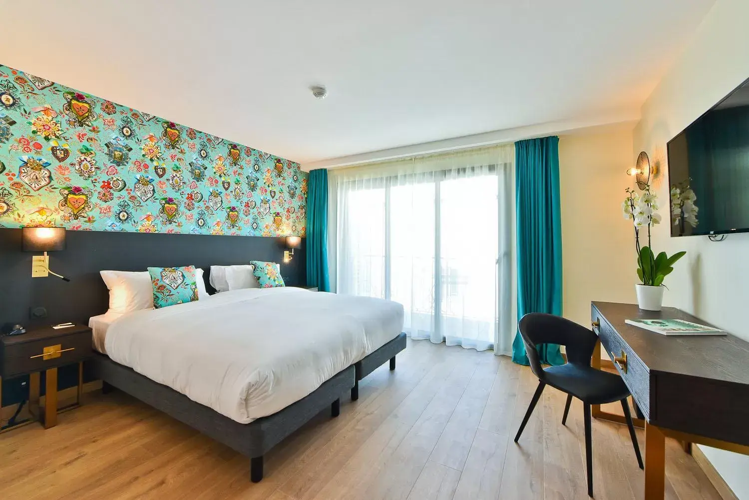 Bedroom in Hôtel La Villa Port d'Antibes & Spa