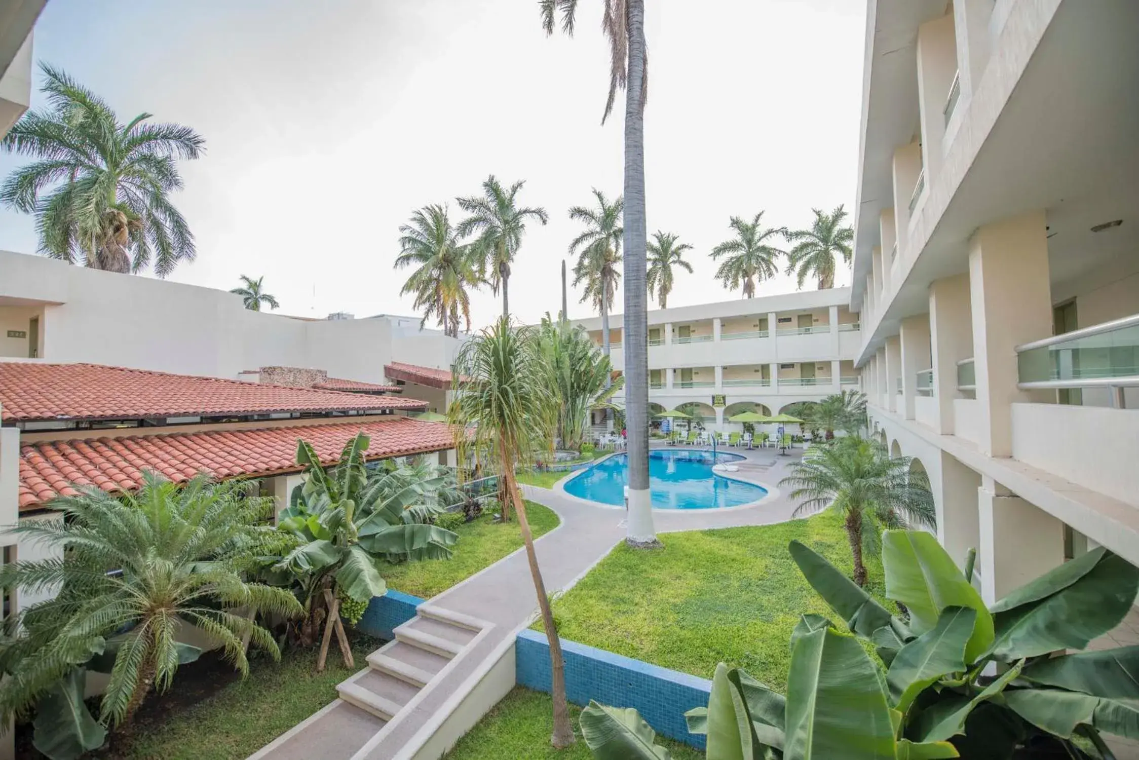 Pool View in Hotel Palace Inn