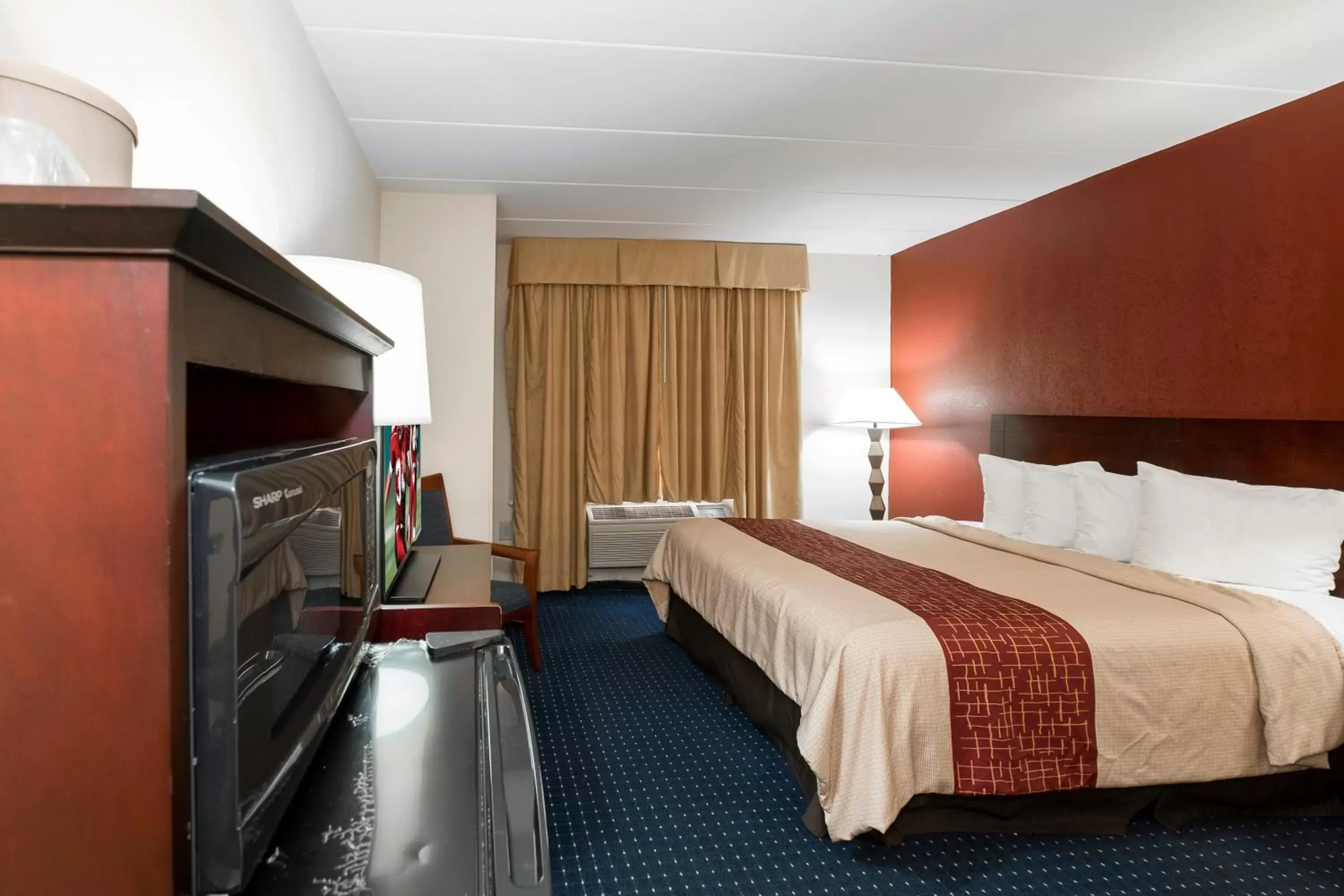 Bedroom, Bed in Red Roof Inn Annapolis Bedroom, Bed in Red Roof Inn Annapolis