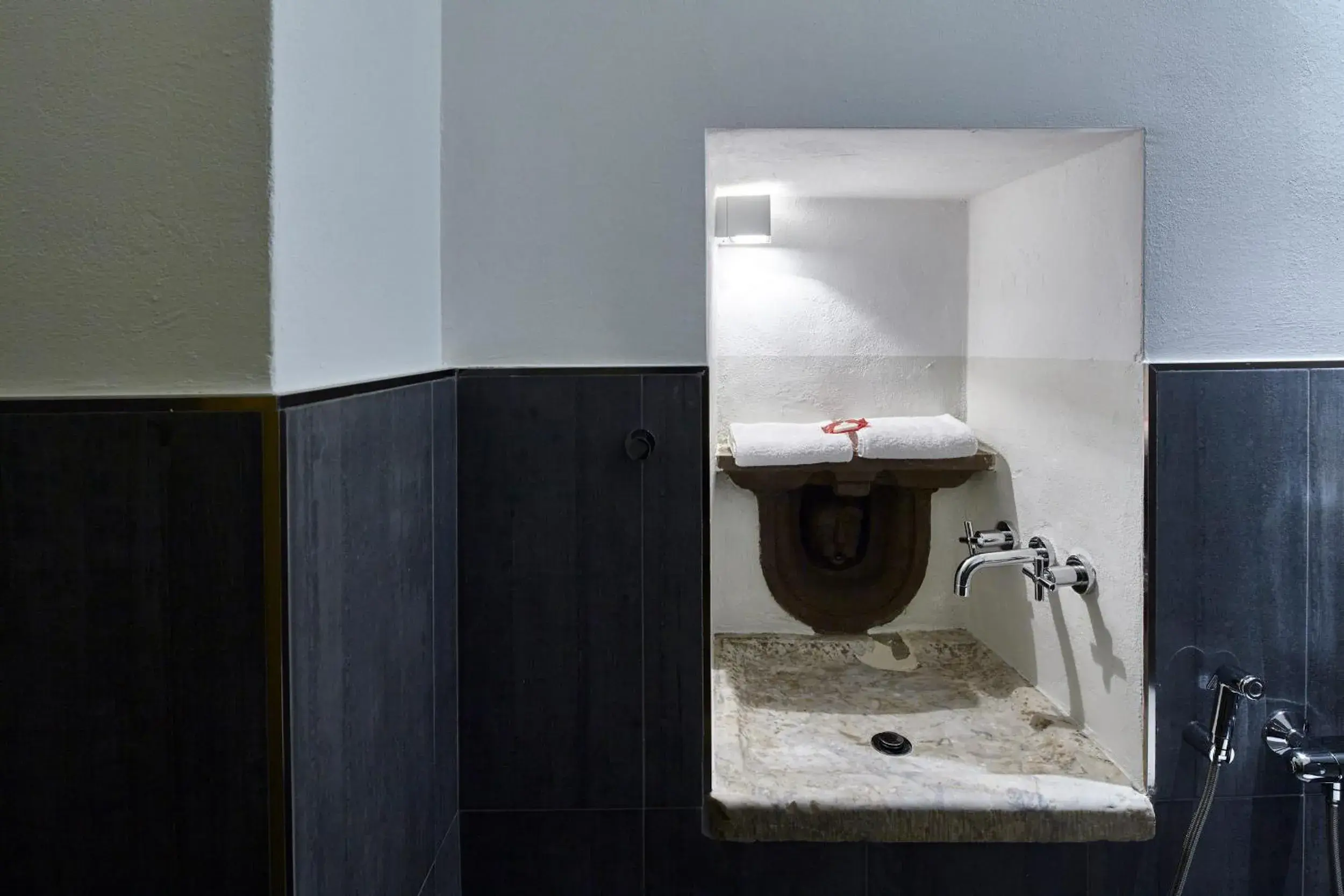 Bathroom in Palazzetto Rosso - Art Hotel