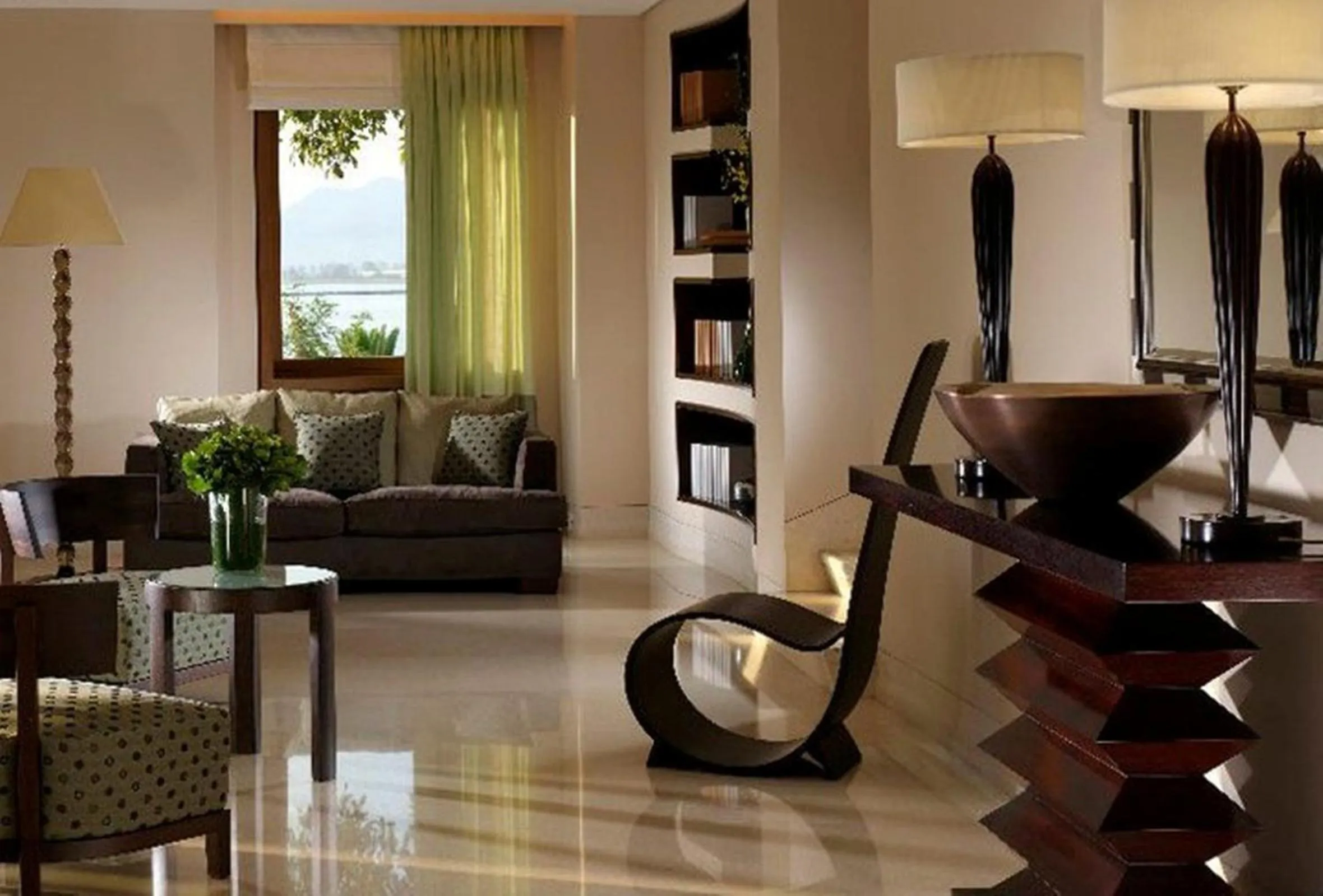 Library in Amphitryon Hotel