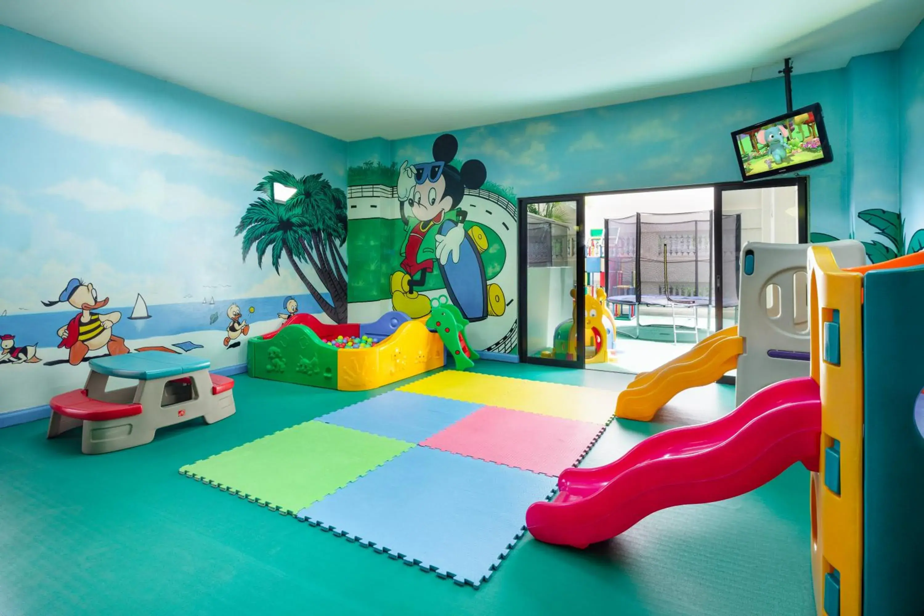 Children play ground, Kid's Club in Norfolk Mansion - Luxury Serviced Apartment
