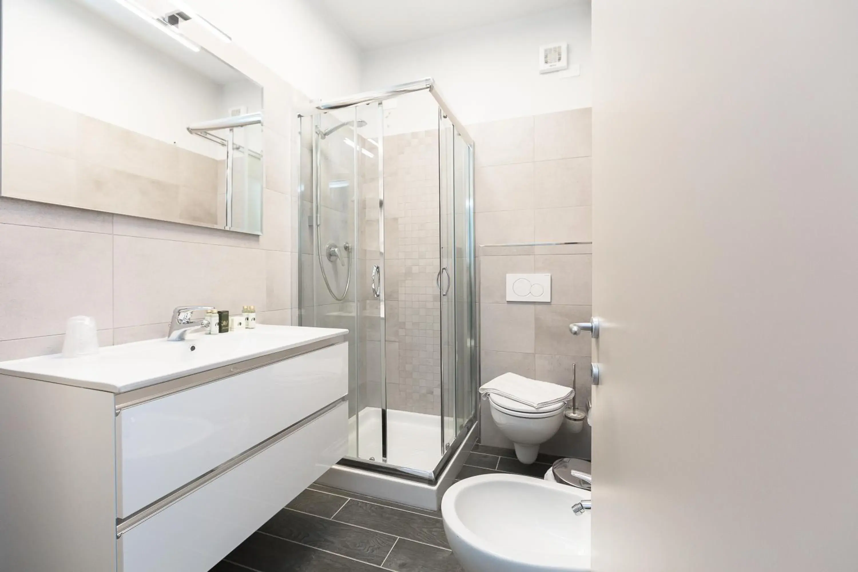 Shower, Bathroom in Hotel Le Macine
