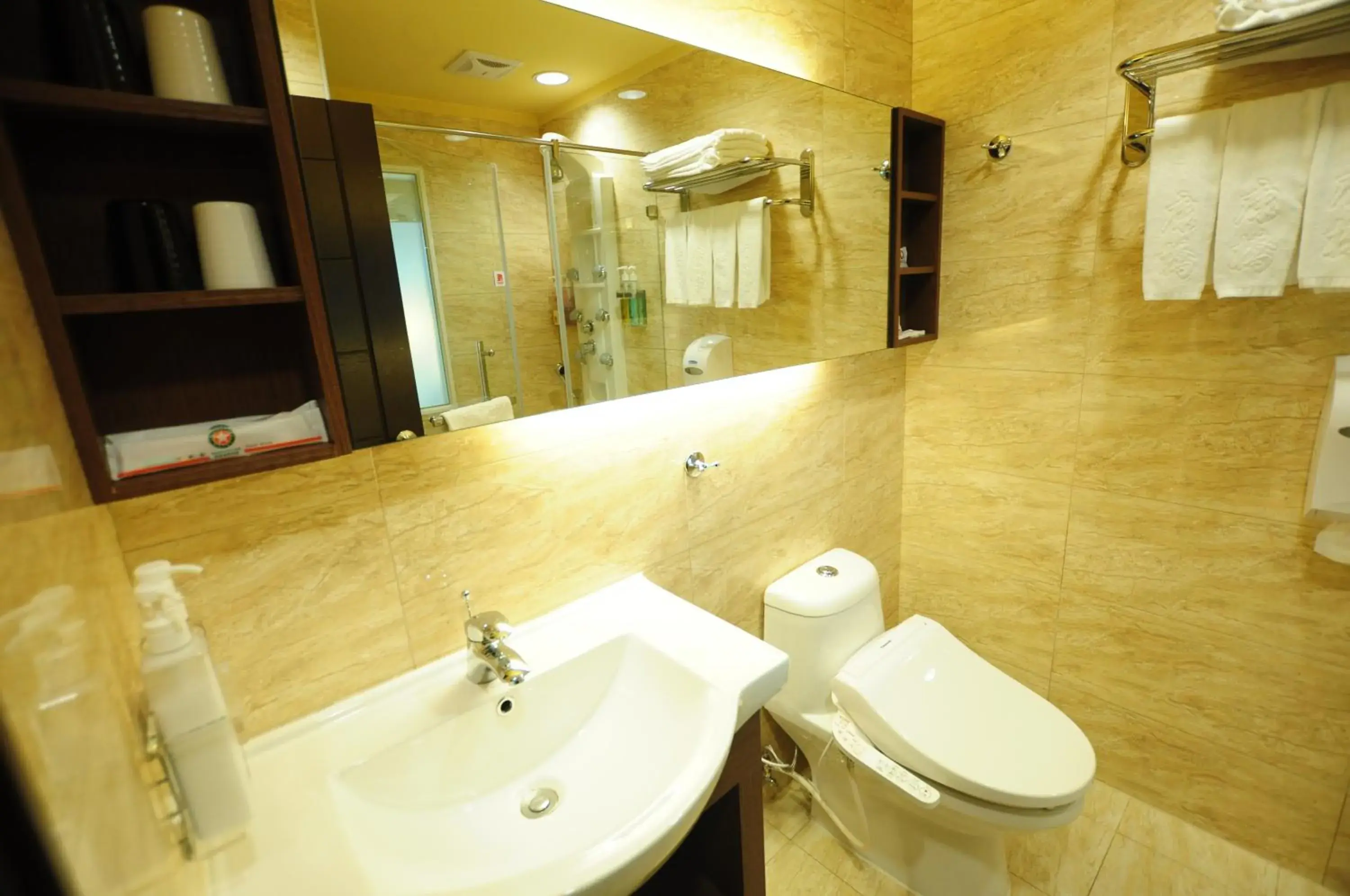 Bathroom in Kindness Hotel-Kaohsiung Guang Rong Pier