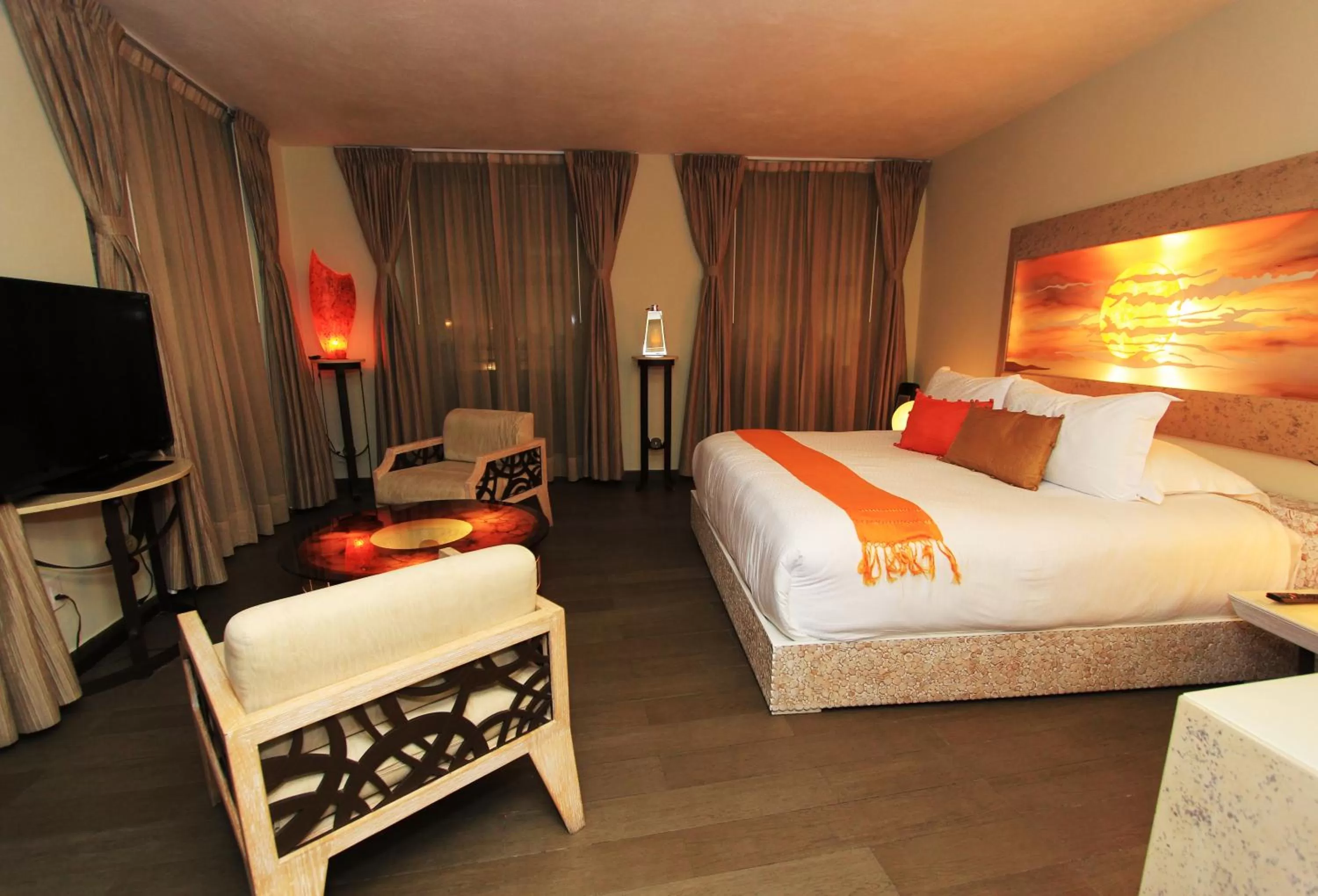 Photo of the whole room, Bed in Plaza Gallery Hotel Boutique