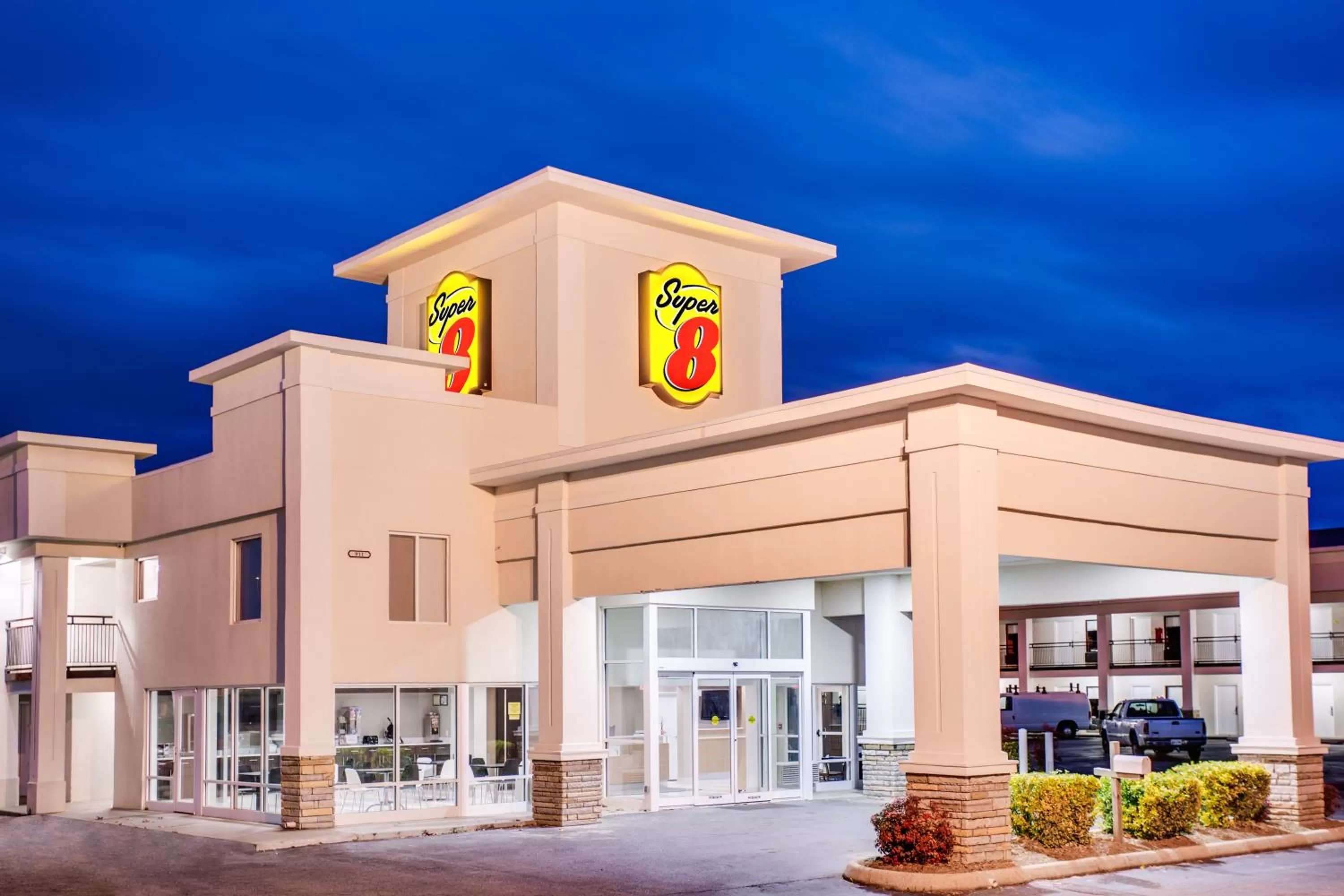 Facade/entrance in Super 8 by Wyndham Dalton