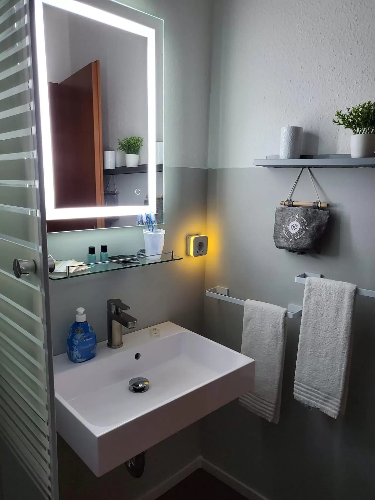 Bathroom in Hotel Seeblick am Sankelmarker See - Natur und Erholung