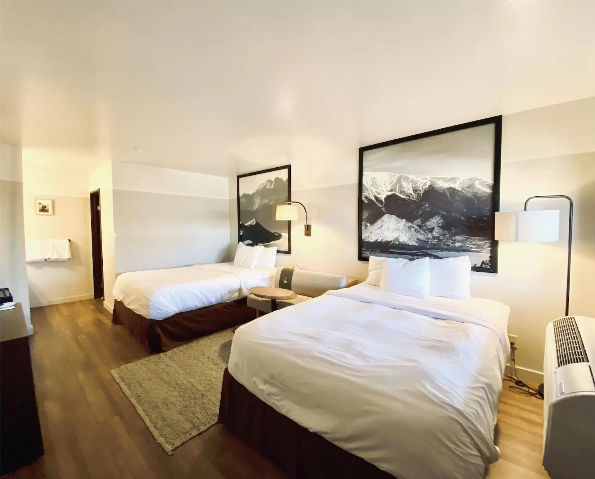 Bedroom, Bed in Loyal Duke Lodge