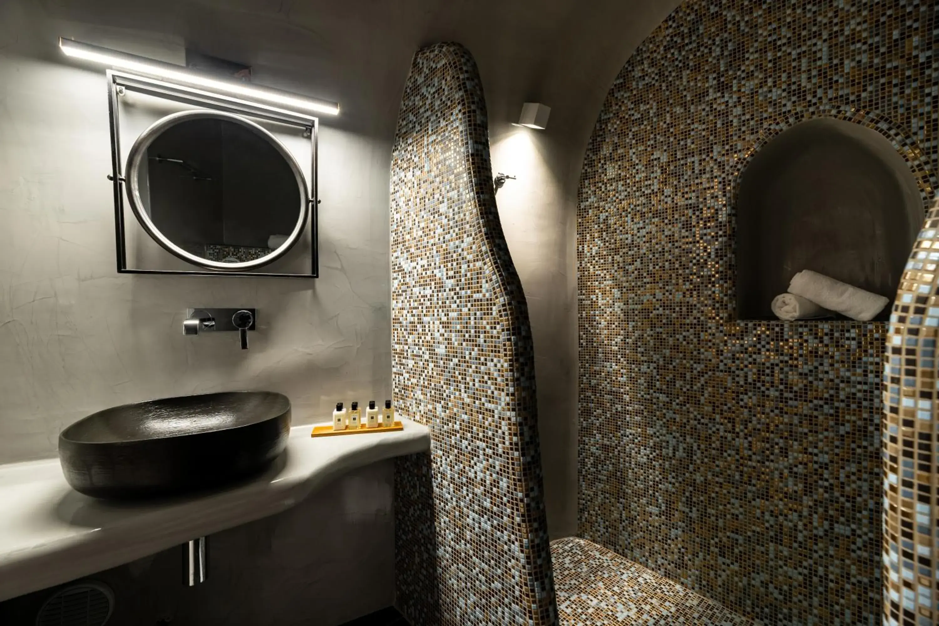 Bathroom in Daydream Luxury Suites