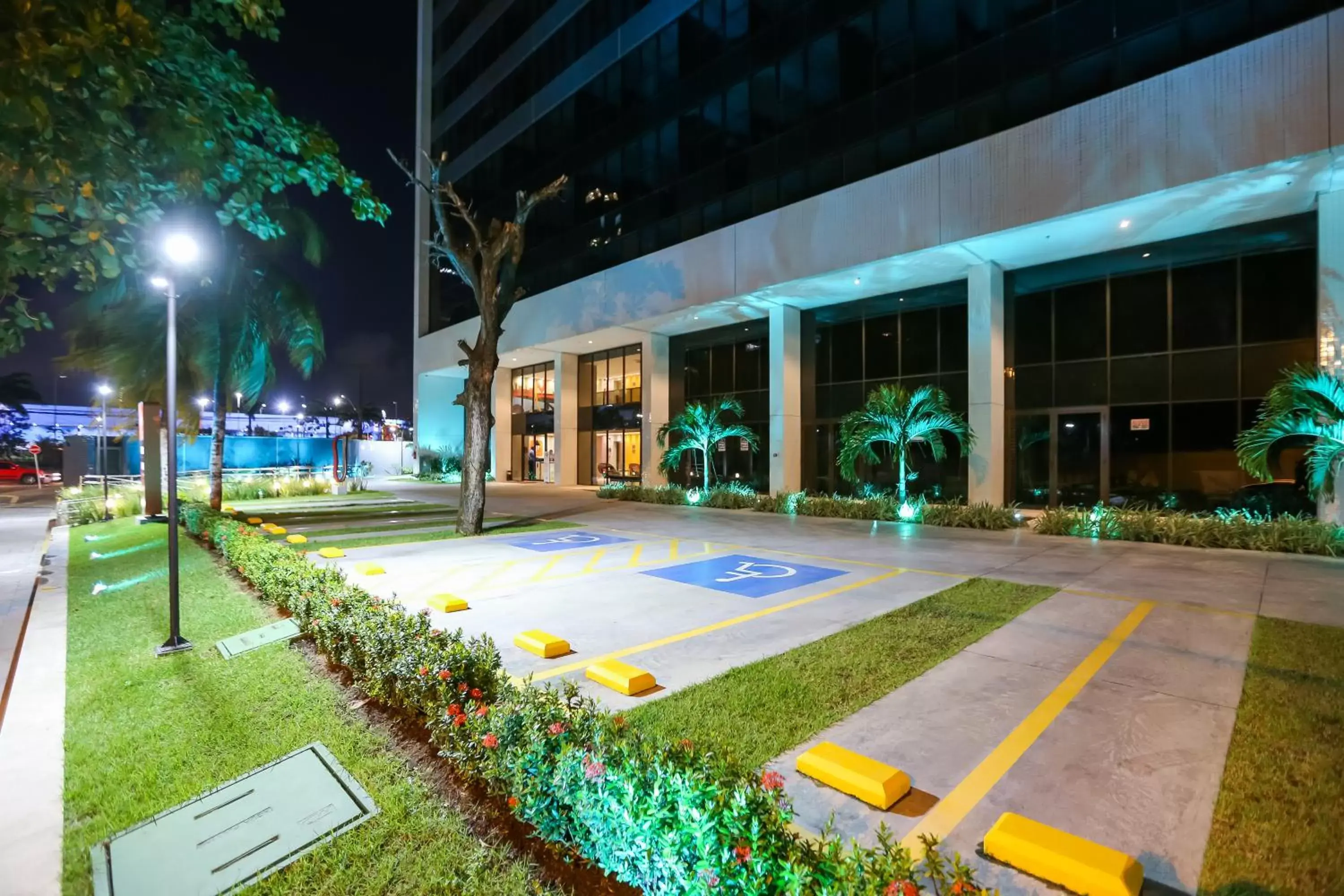 Facade/entrance, Swimming Pool in Transamerica Fit Recife