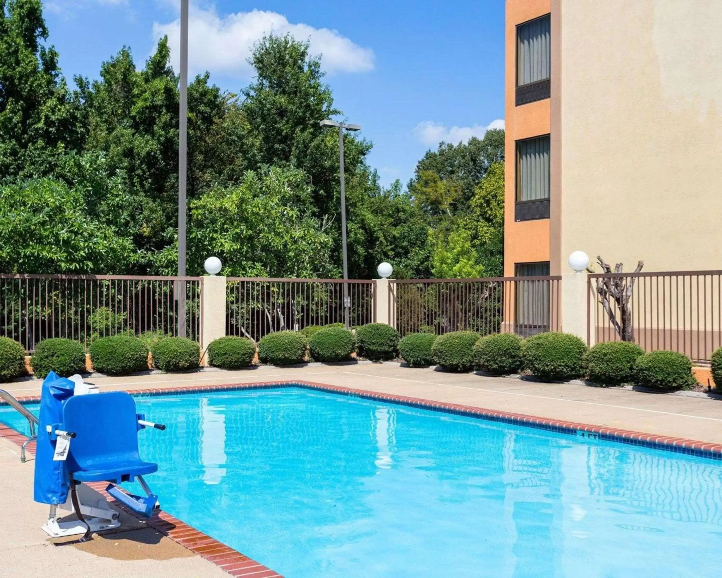 On site, Swimming Pool in Comfort Inn Horn Lake - Southaven