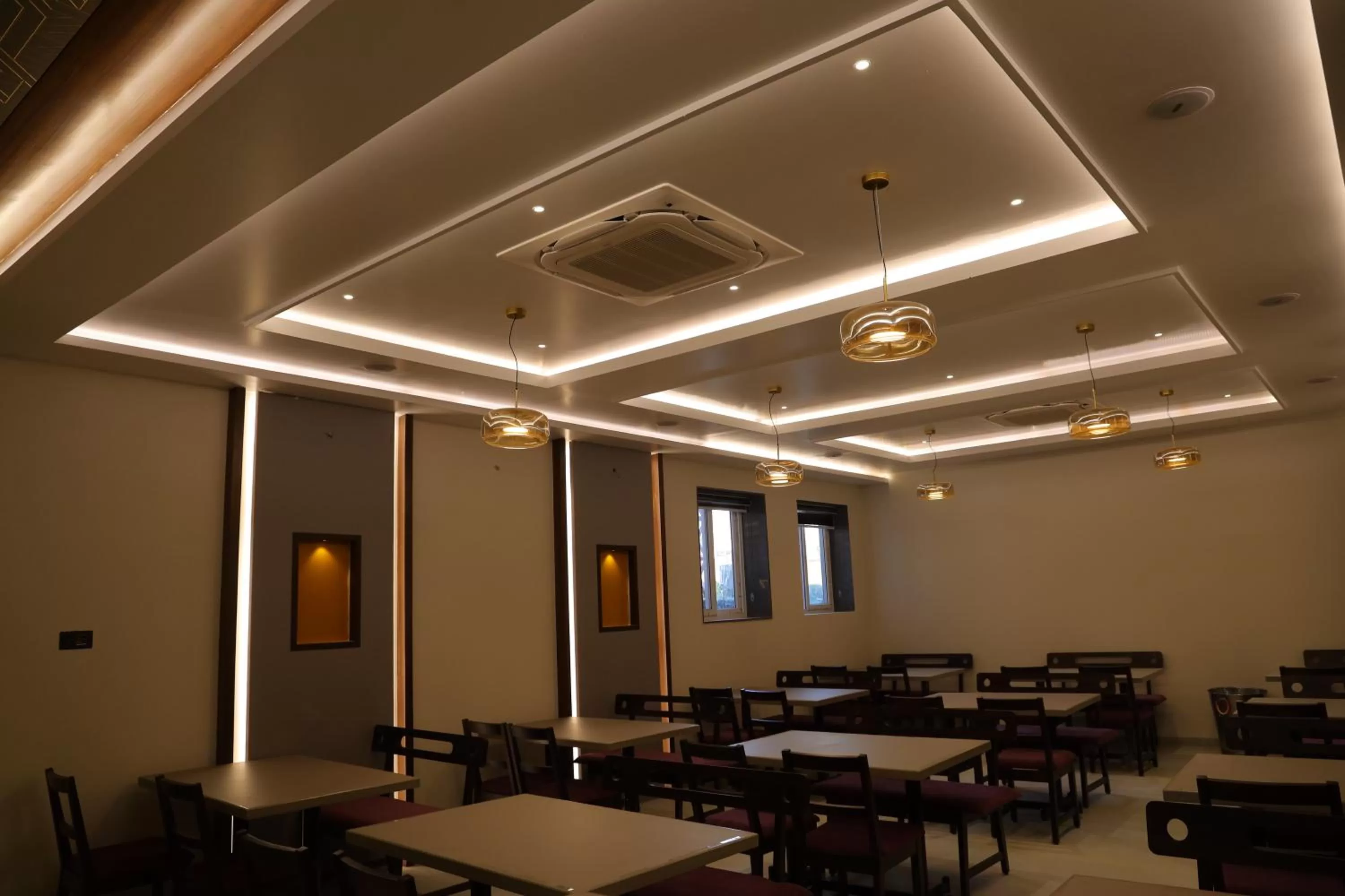 Restaurant/Places to Eat in Blisss Hotel Kolhapur