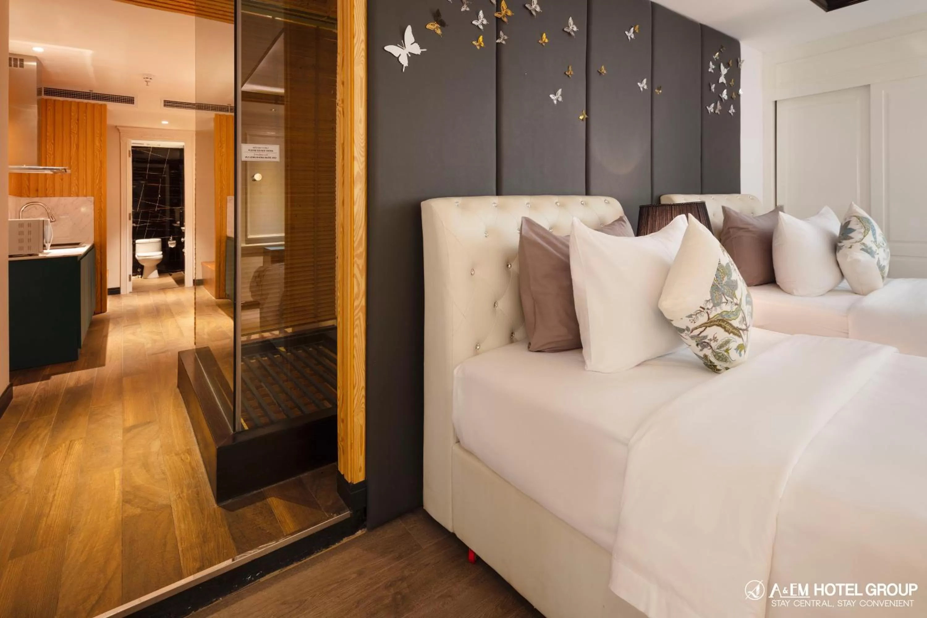 Bathroom, Bed in A&EM Saigon Hotel