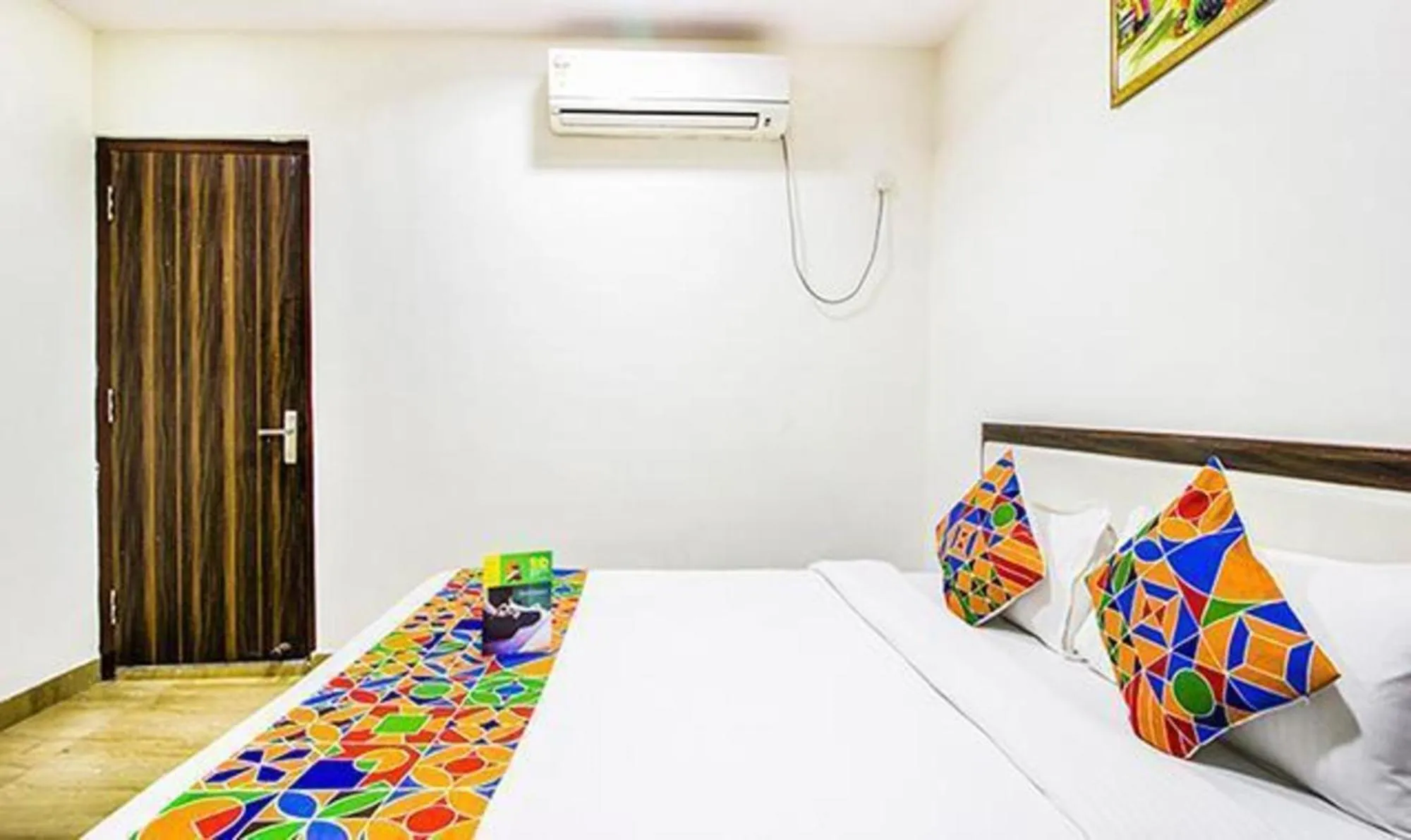 Bed in FabHotel Airport Residency