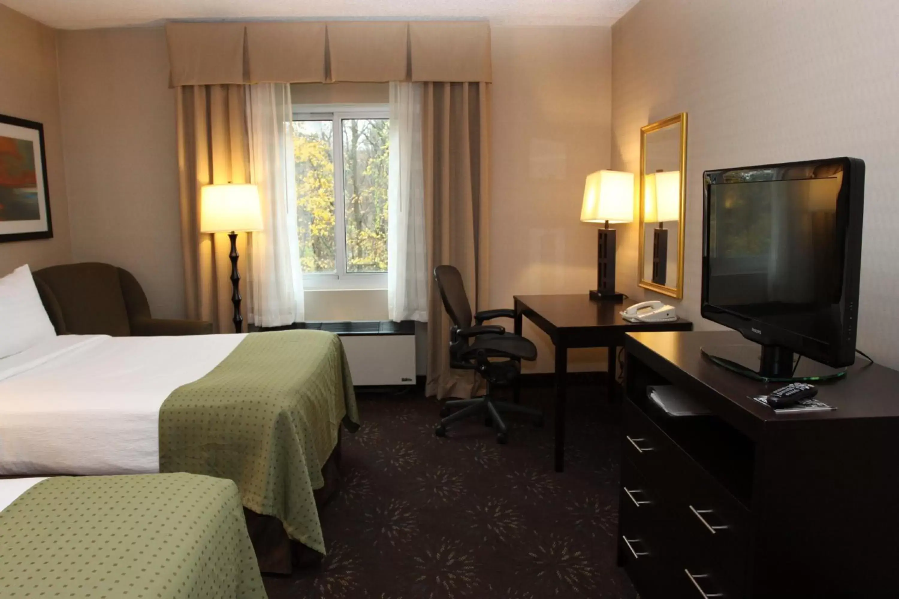 Photo of the whole room, TV/Entertainment Center in Holiday Inn Budd Lake - Rockaway Area, an IHG Hotel