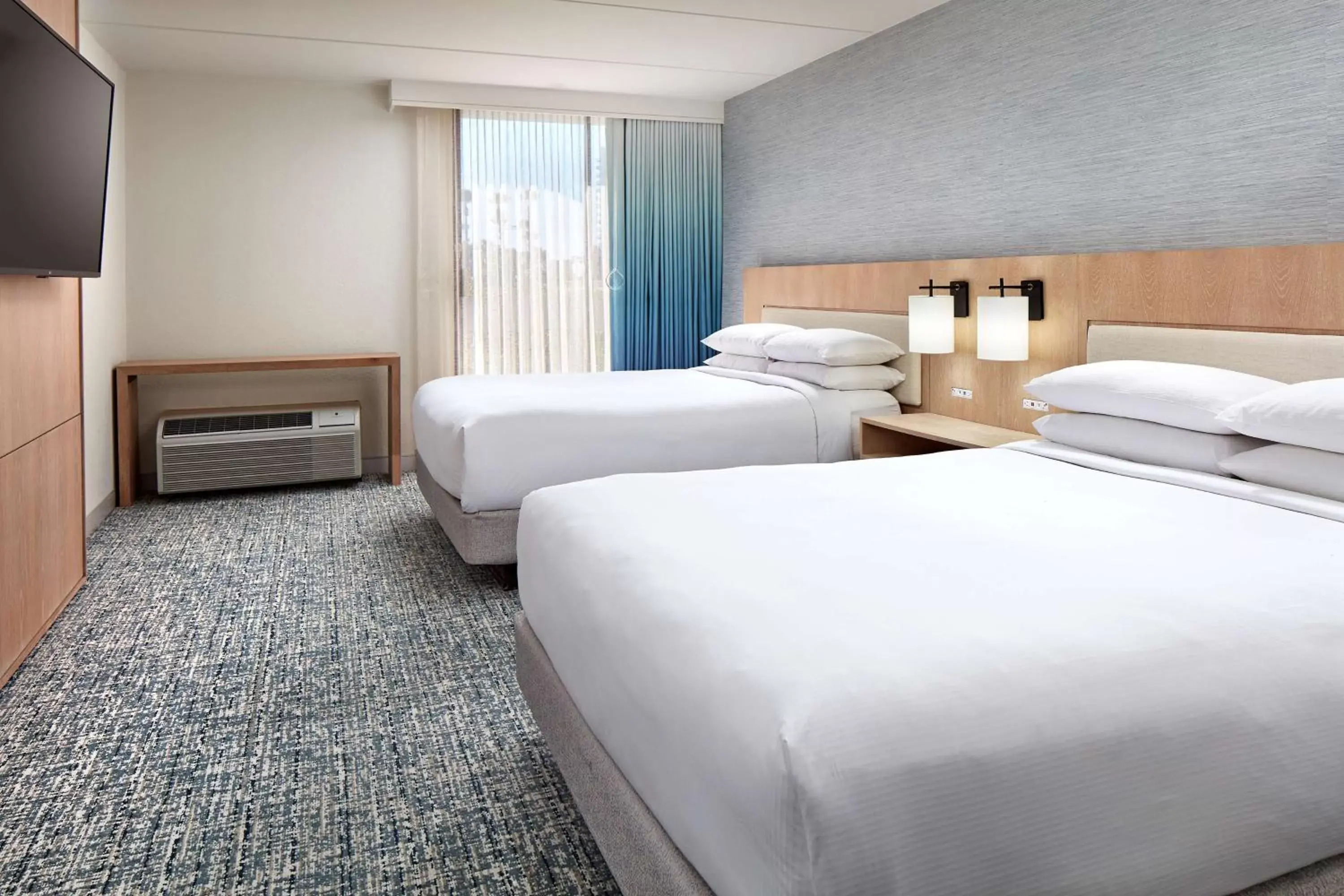 Bed in Hotel MDR Marina del Rey- a DoubleTree by Hilton