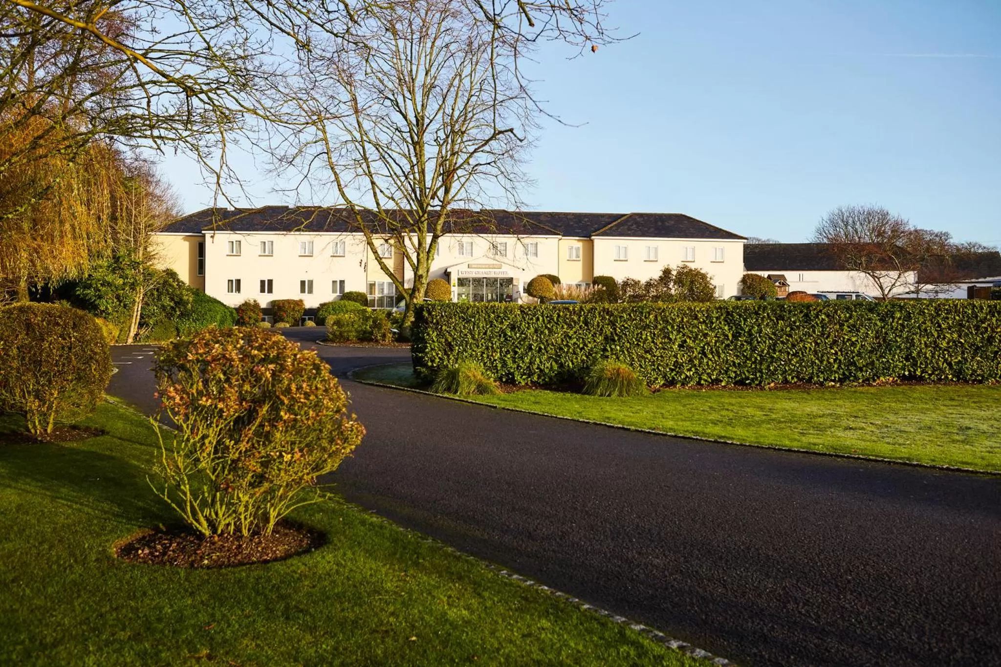 Property building in Mercure Newbury West Grange Hotel