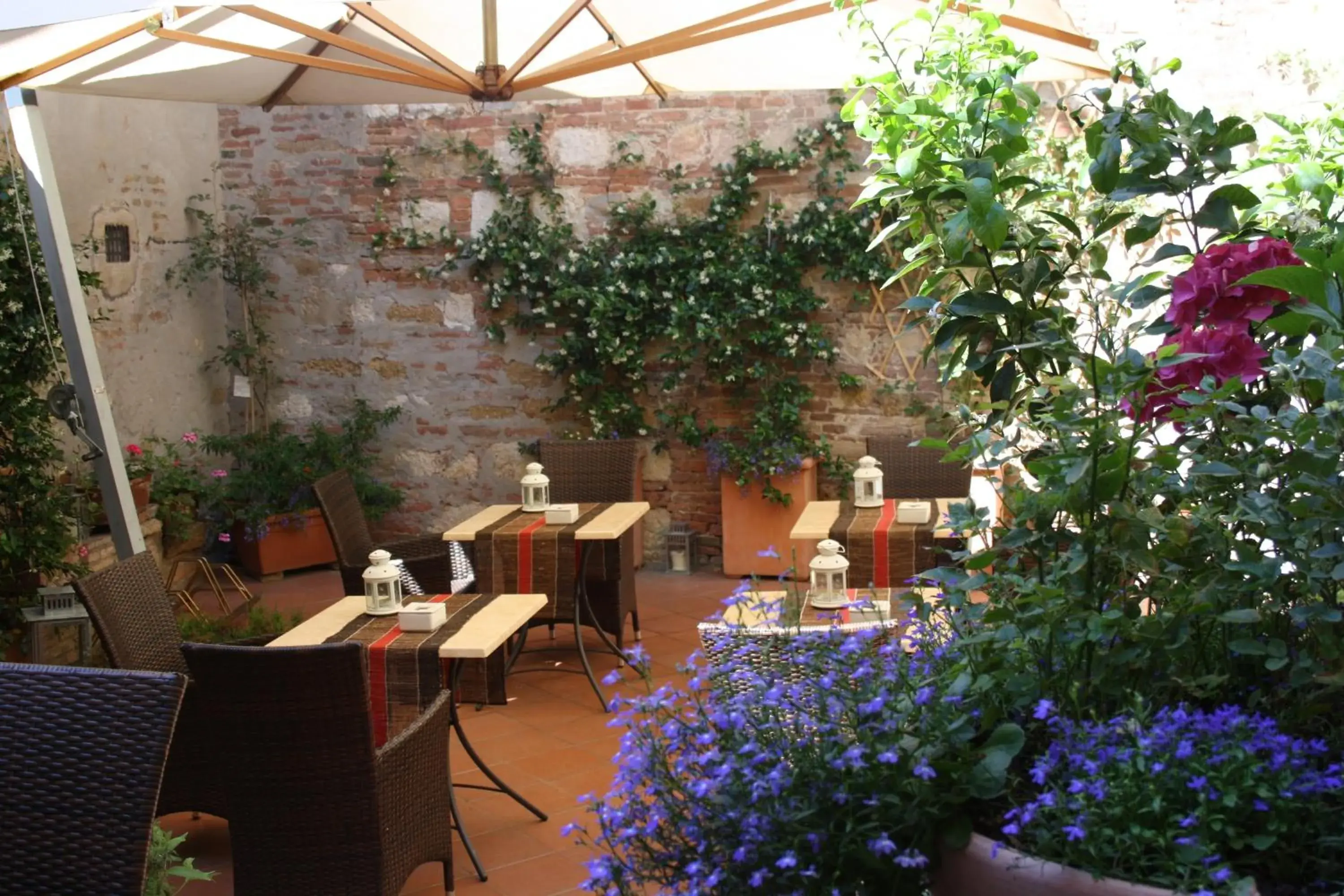 Balcony/Terrace, Restaurant/Places to Eat in Albergo Duomo