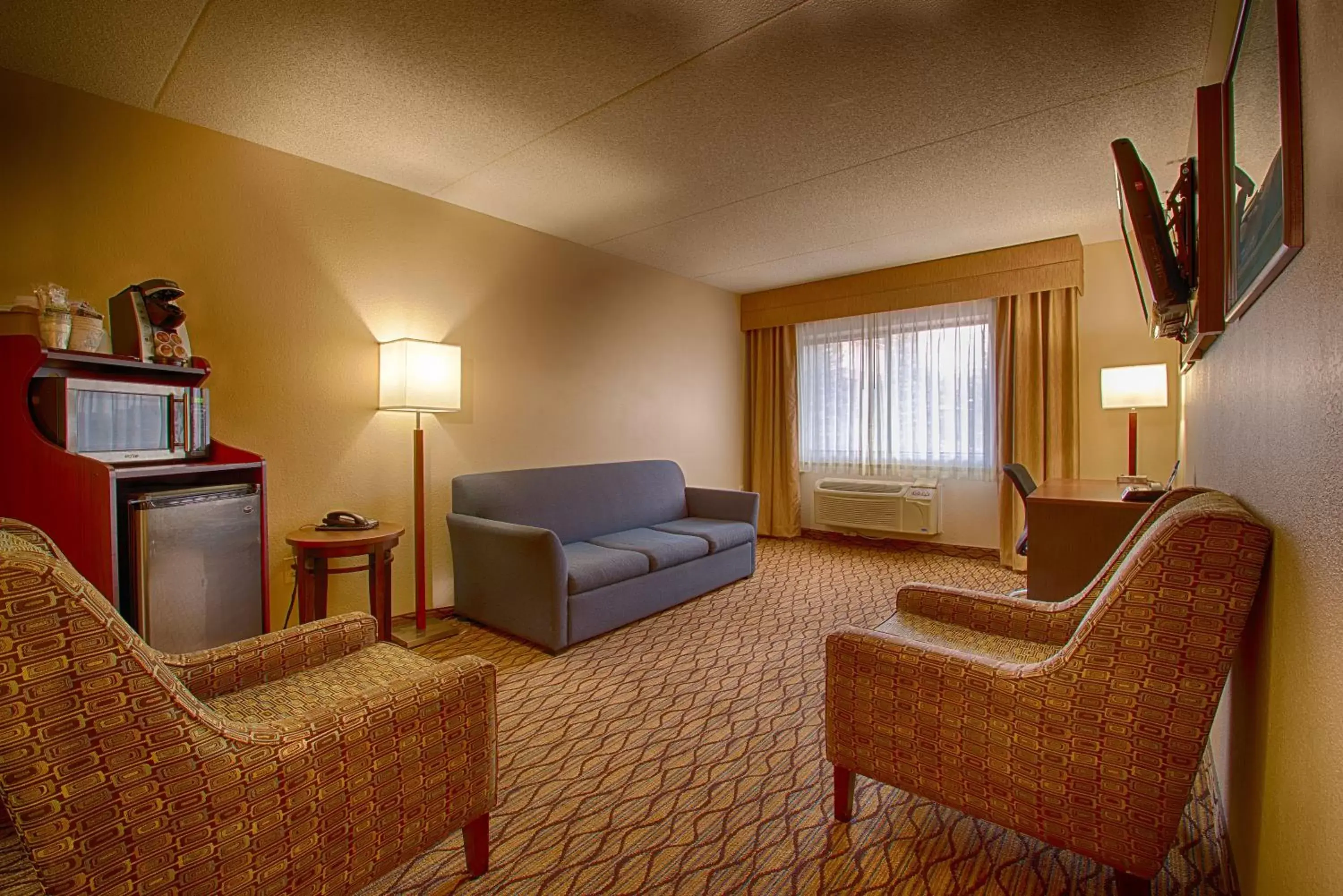 Photo of the whole room, Seating Area in Holiday Inn Express Grand Canyon, an IHG Hotel