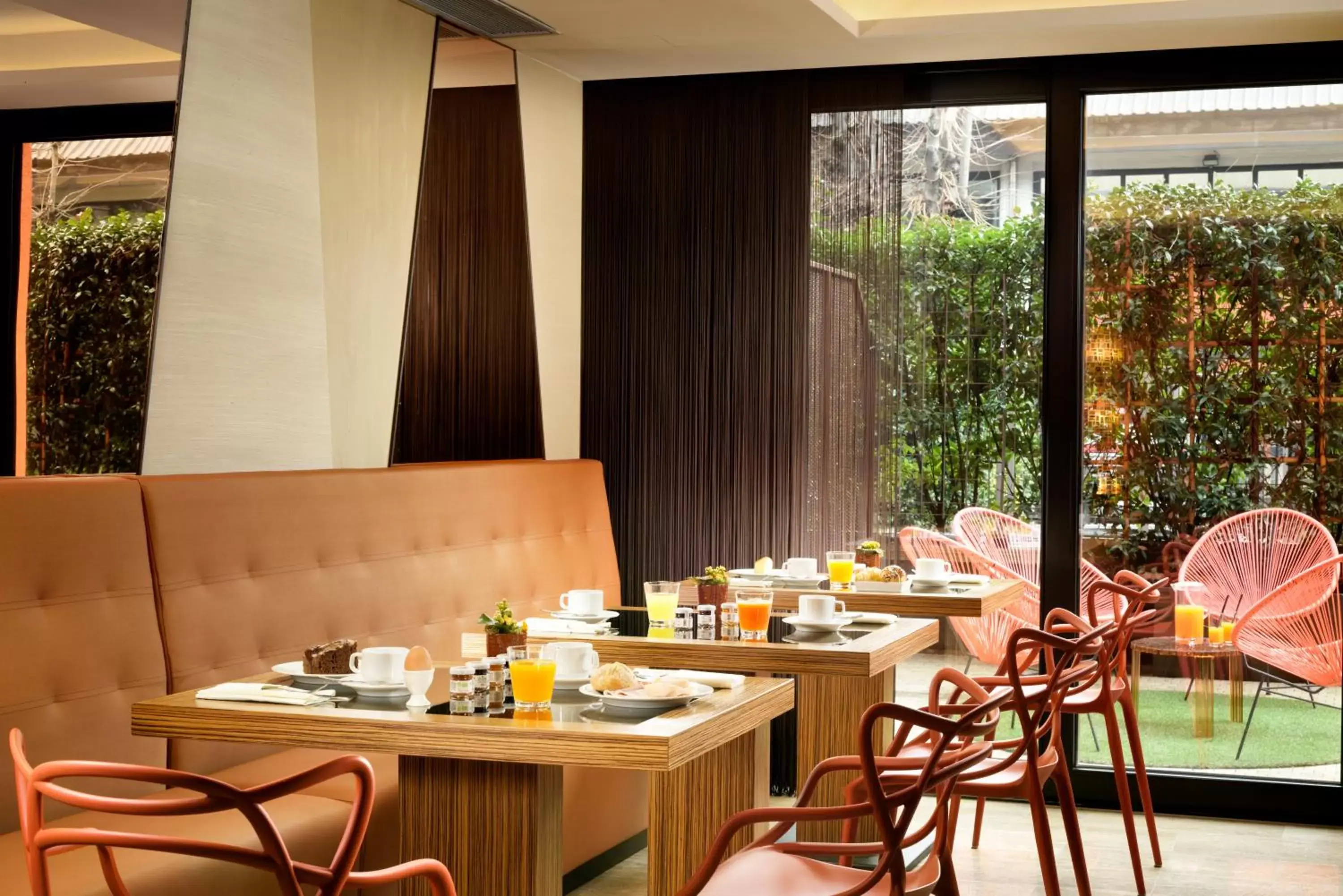 Continental breakfast, Restaurant/Places to Eat in Milan Suite Hotel