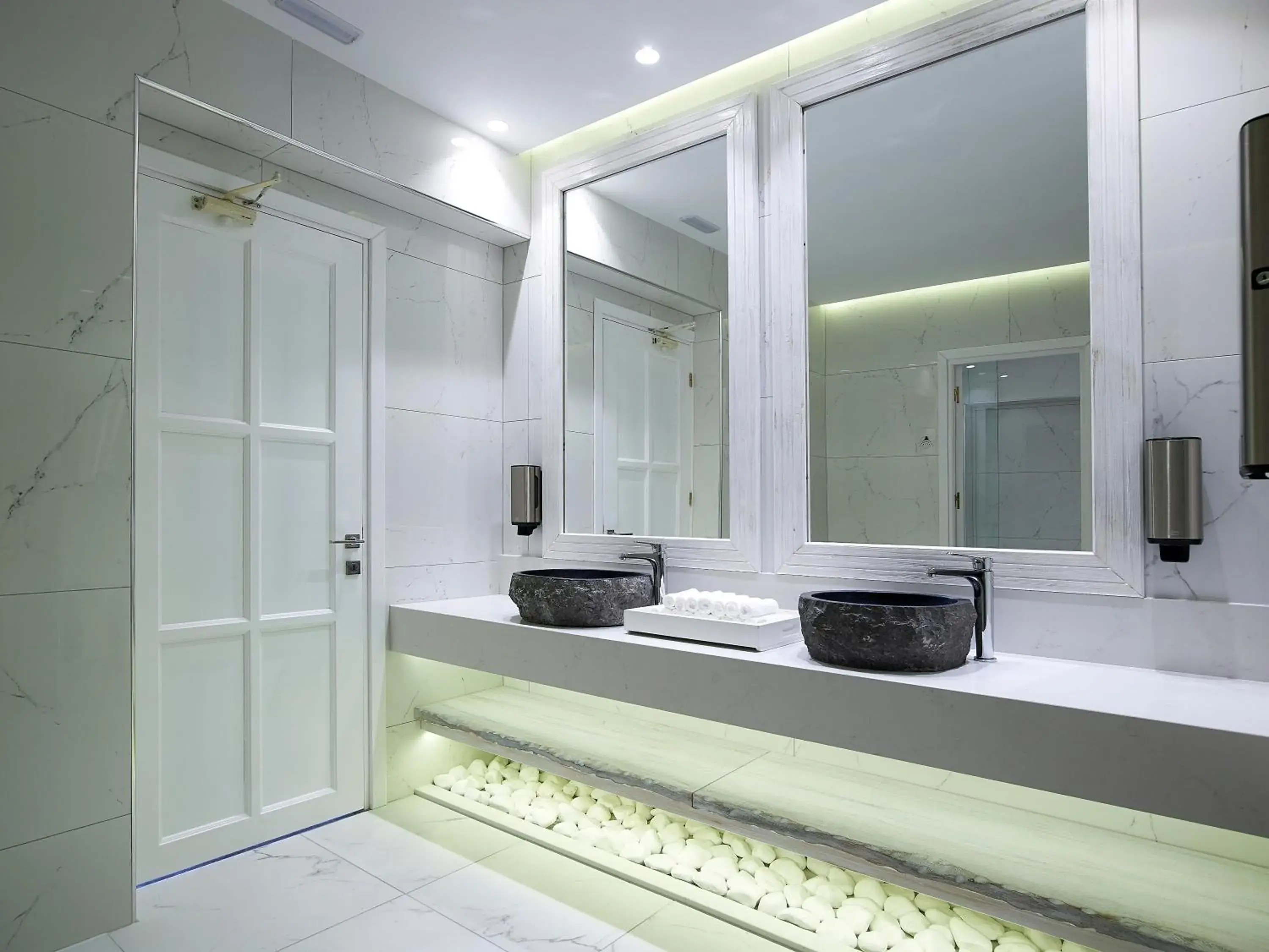 Area and facilities, Bathroom in Dimitra Beach Hotel & Suites