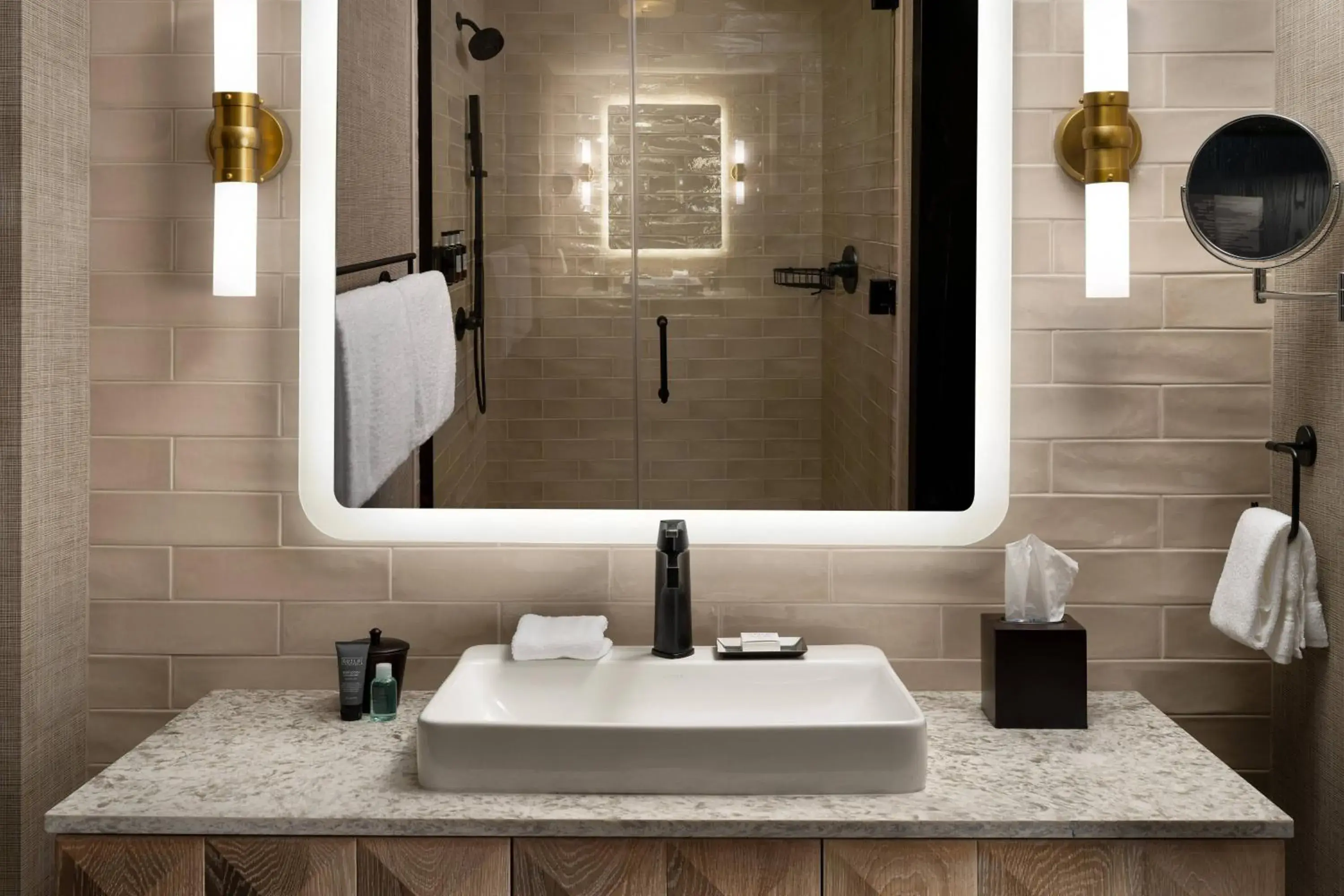 Bathroom in The Otis Hotel Austin, Autograph Collection