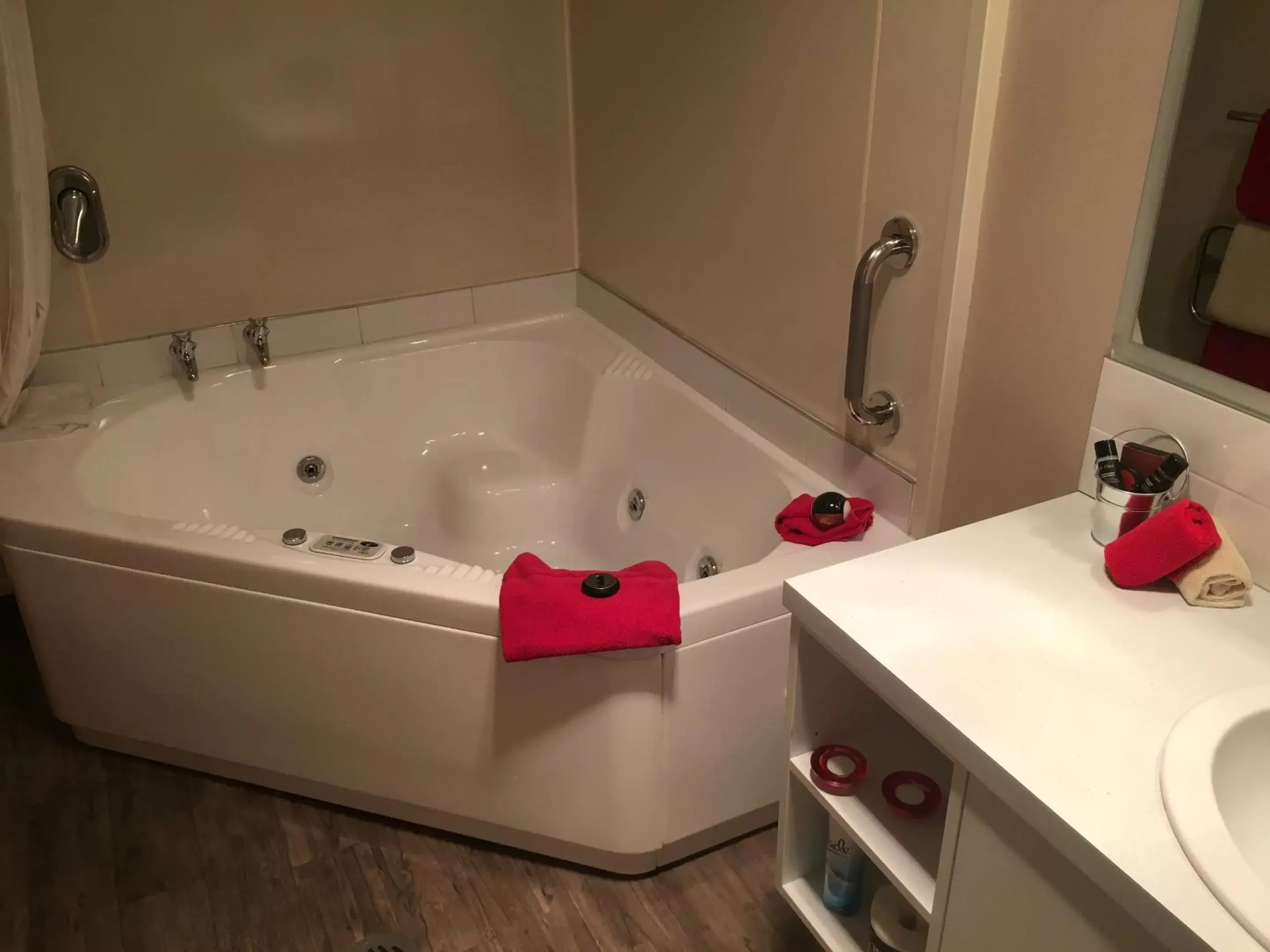 Bathroom in Lakefront Lodge