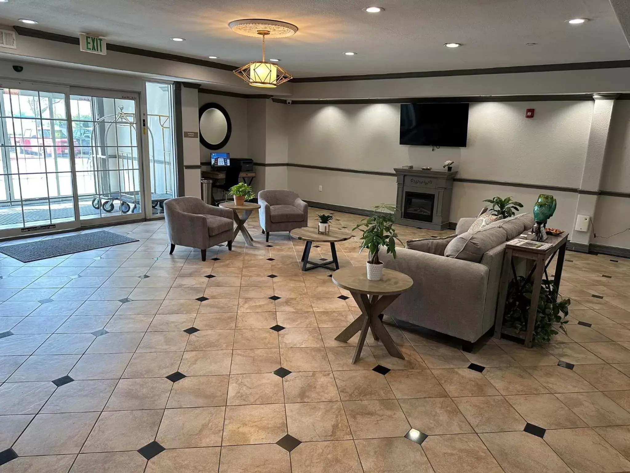 Lobby or reception, Lobby/Reception in Candlewood Suites La Porte, an IHG Hotel