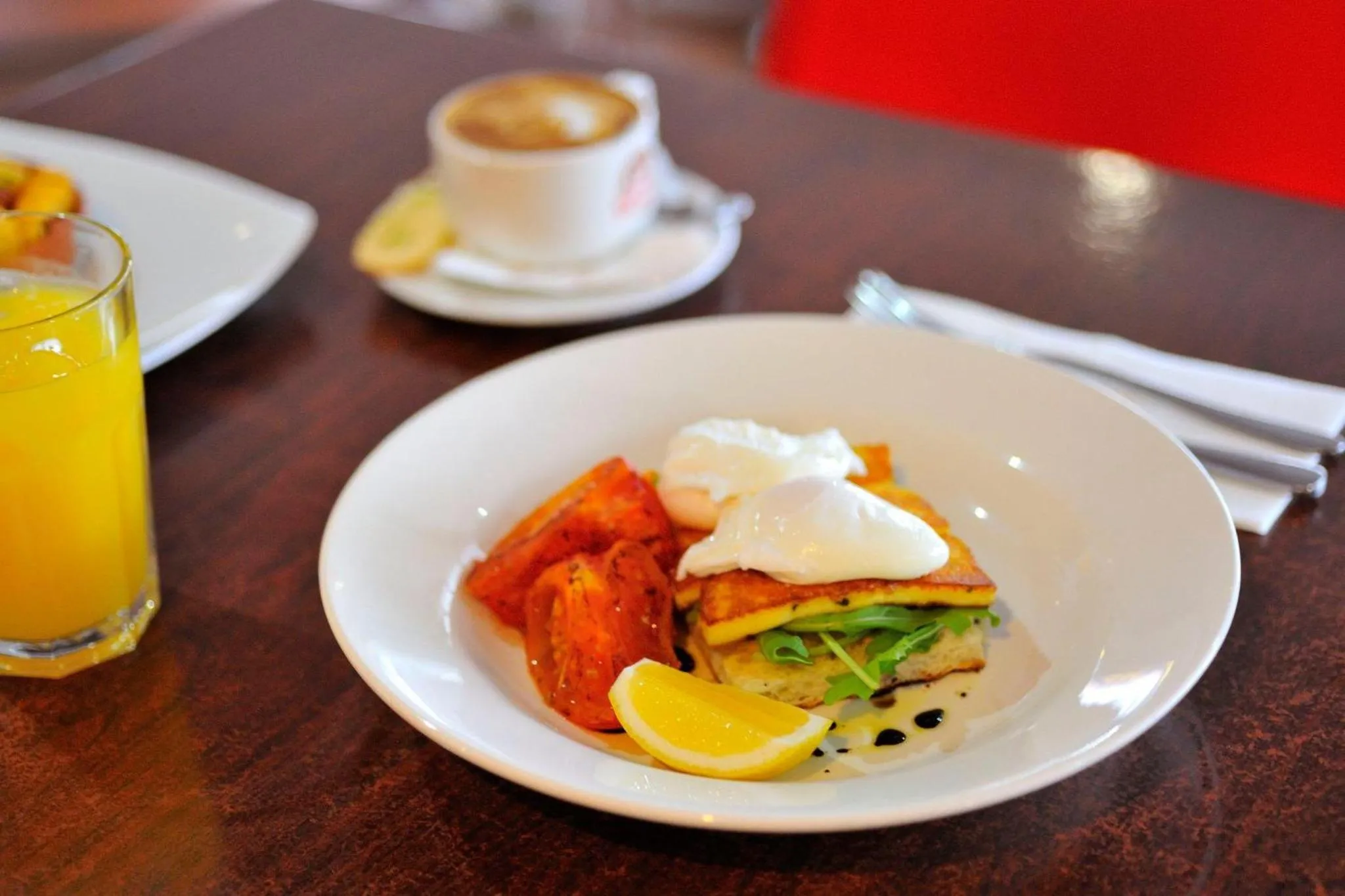 Breakfast in Metro Hotel & Apartments Gladstone