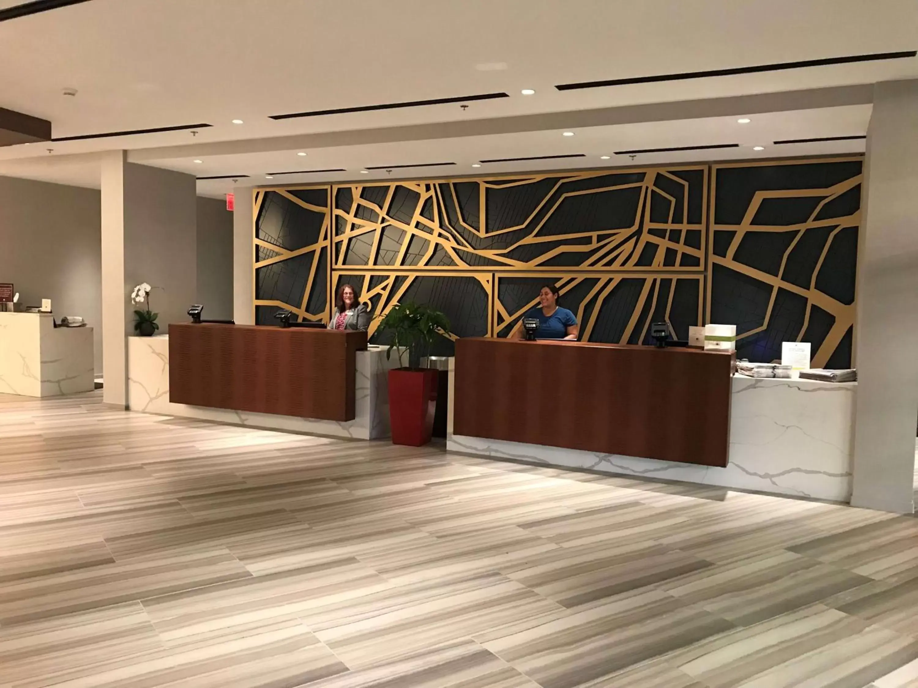 Lobby or reception, Lobby/Reception in DoubleTree by Hilton Hotel Newark Airport