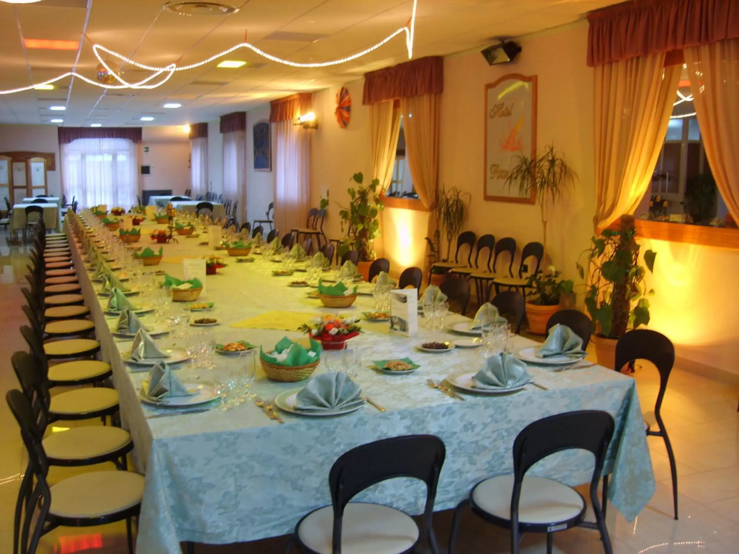 Banquet/Function facilities, Restaurant/Places to Eat in Hotel Rosso Di Sera