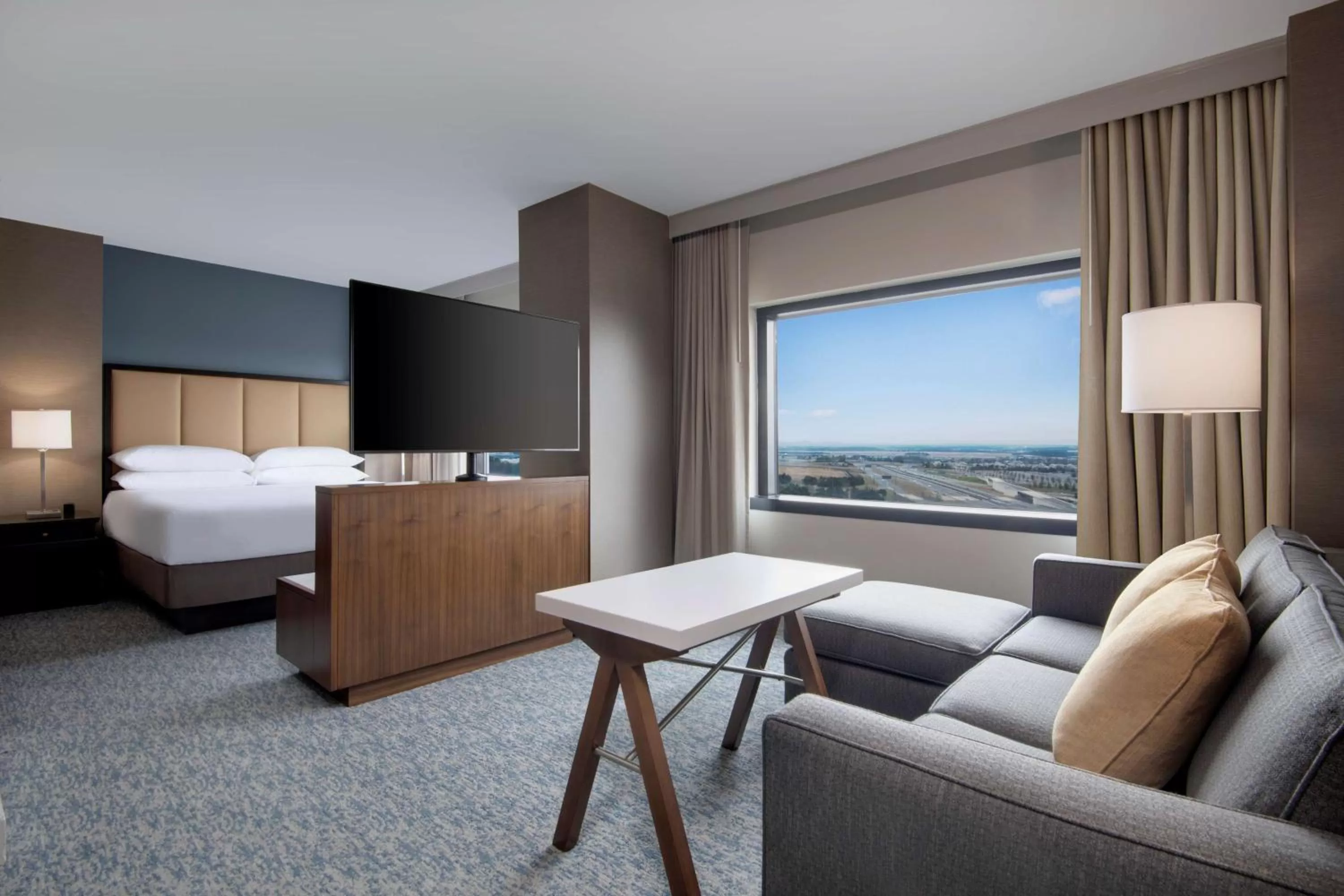 Photo of the whole room, Bed in Hyatt Regency Dulles