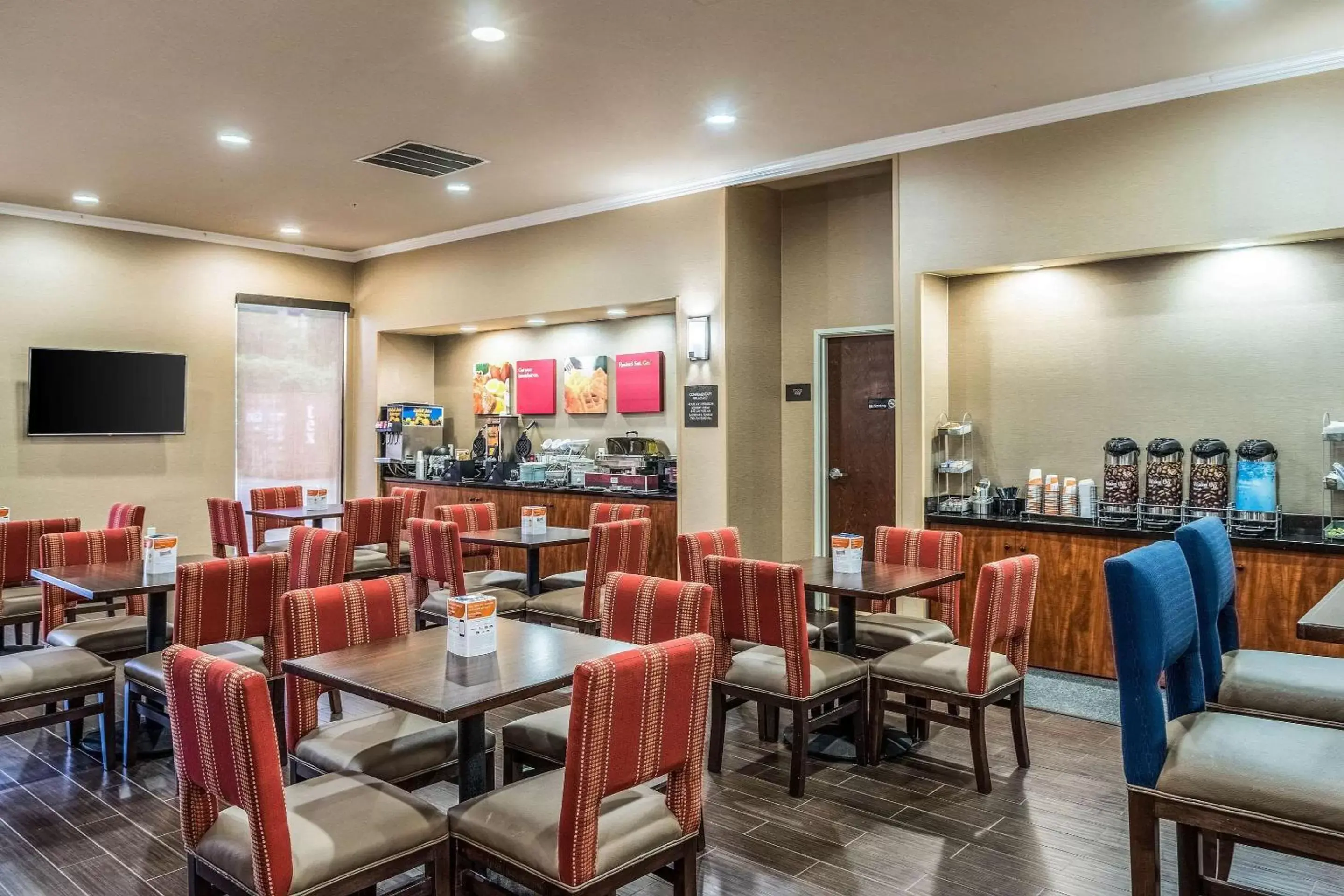 Restaurant/Places to Eat in Comfort Suites San Marcos