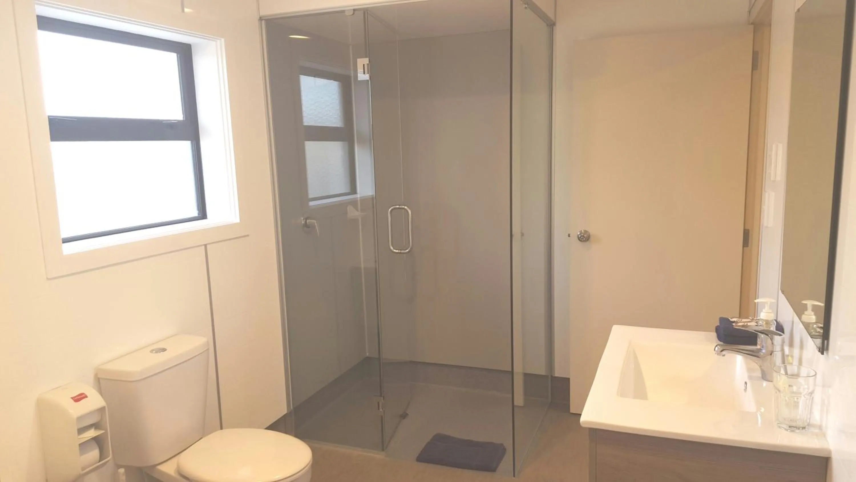 Shower in Auto Lodge Motel