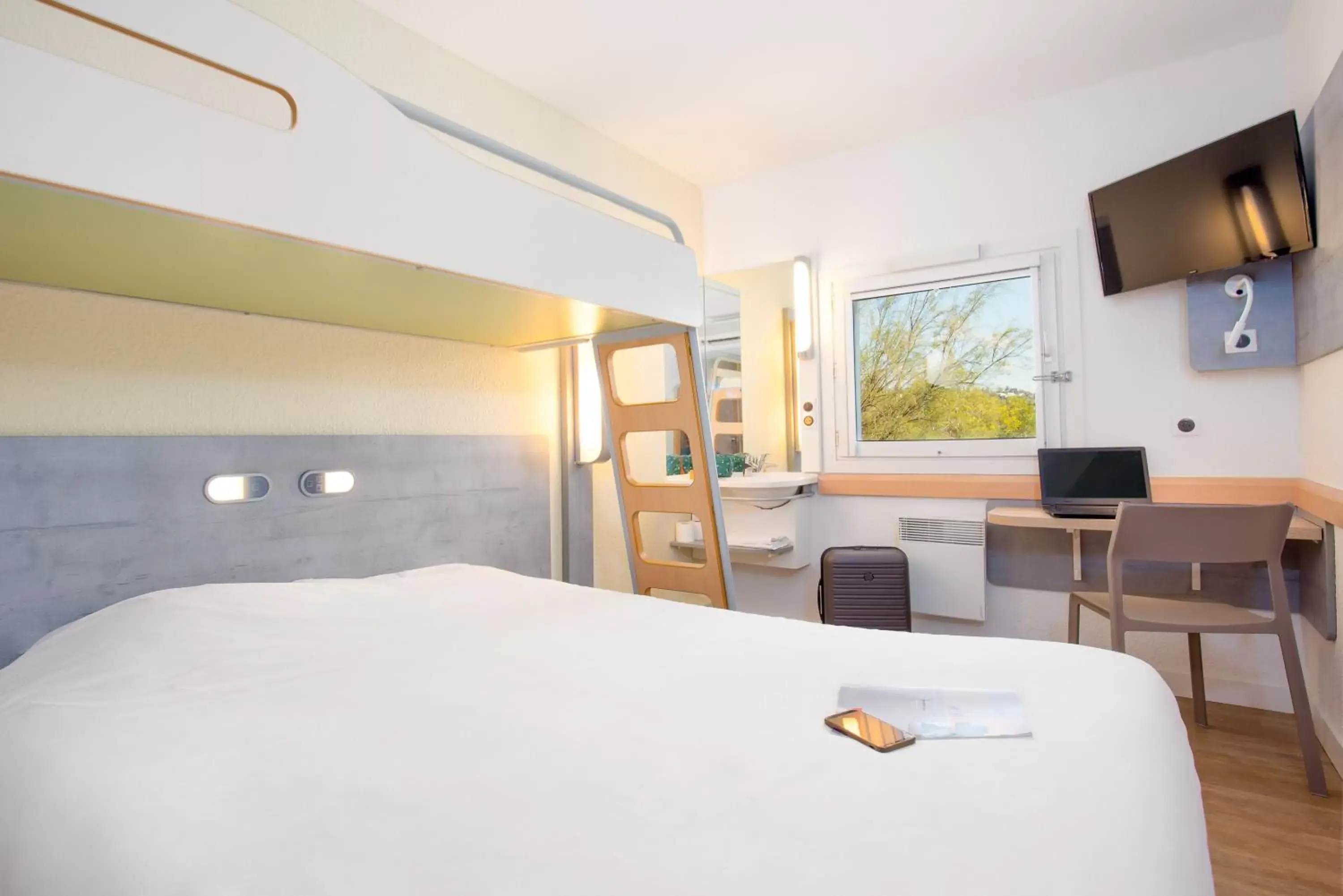 Bed in Ibis Budget Fréjus Capitou