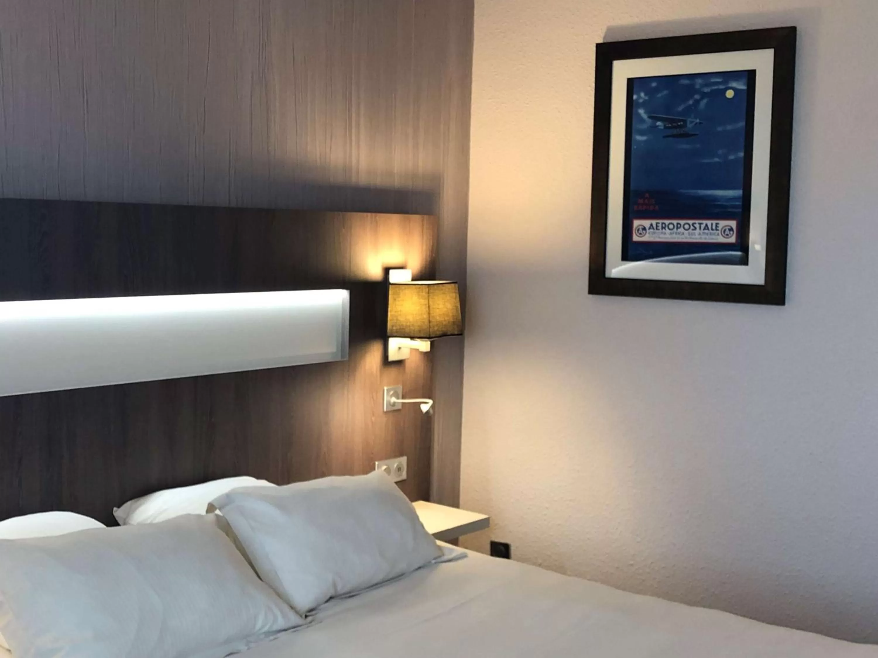 Photo of the whole room, Bed in Best Western Marseille Aeroport