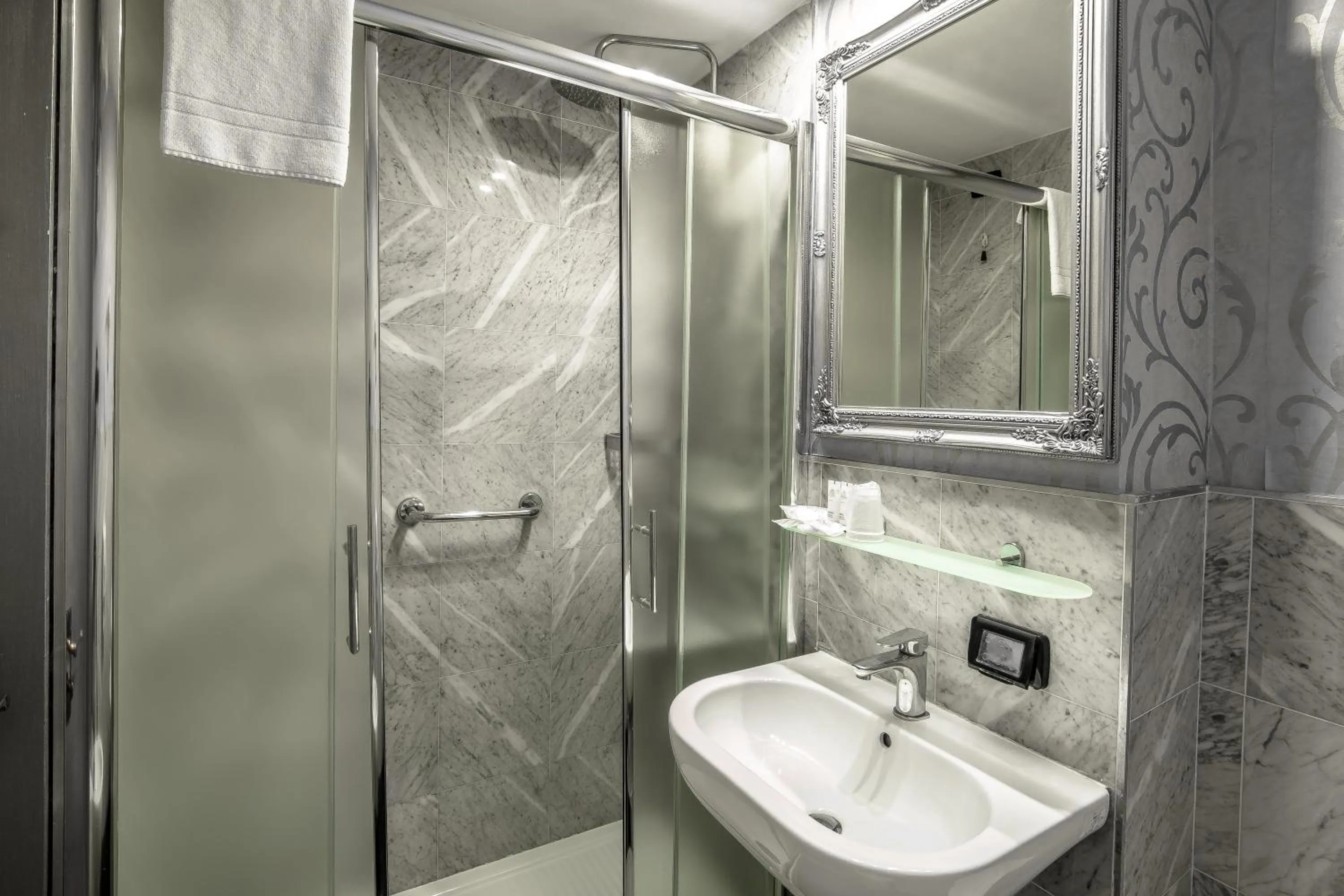 Bathroom in Canova Hotel