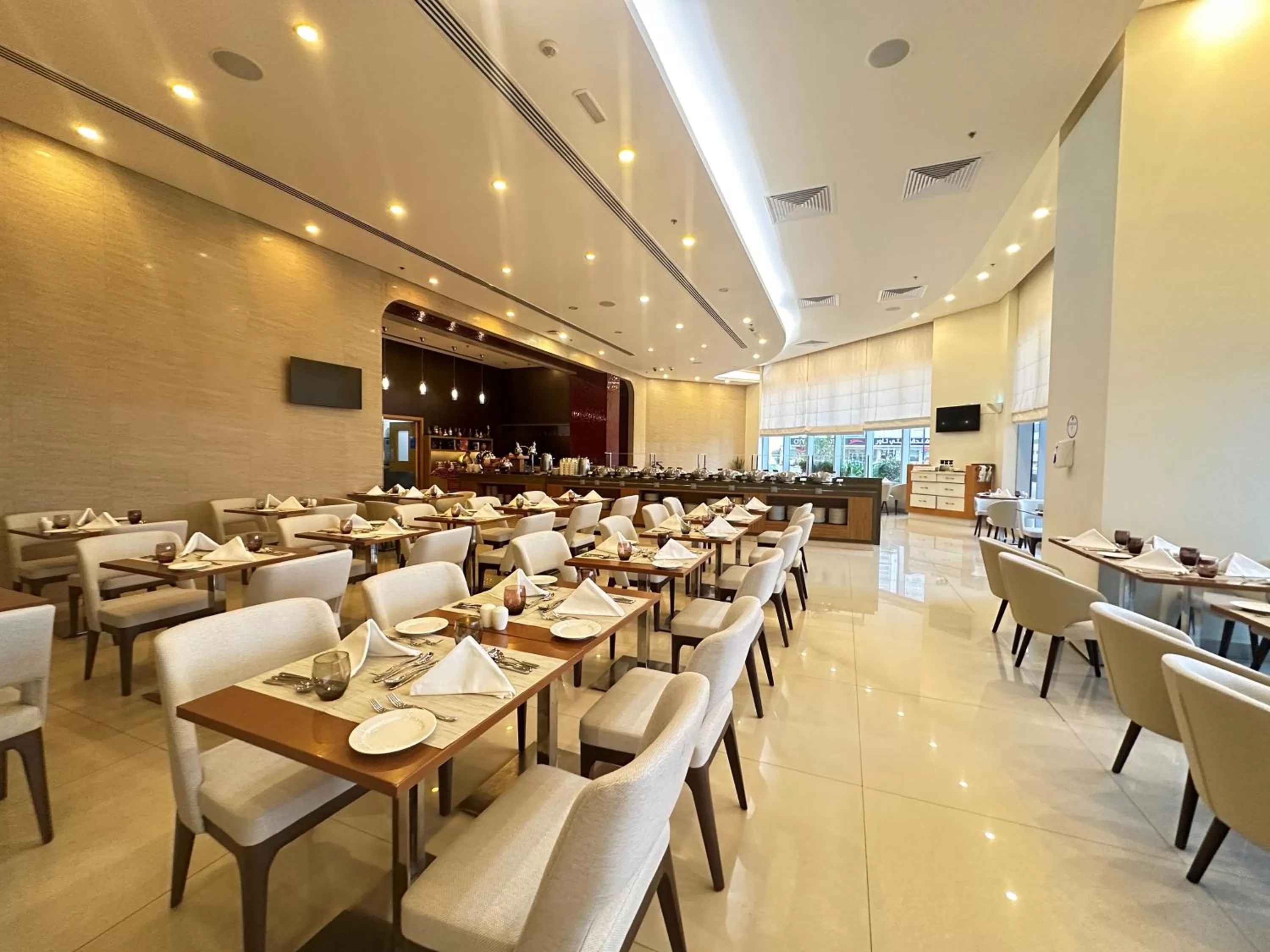 Restaurant/places to eat in Novotel Fujairah