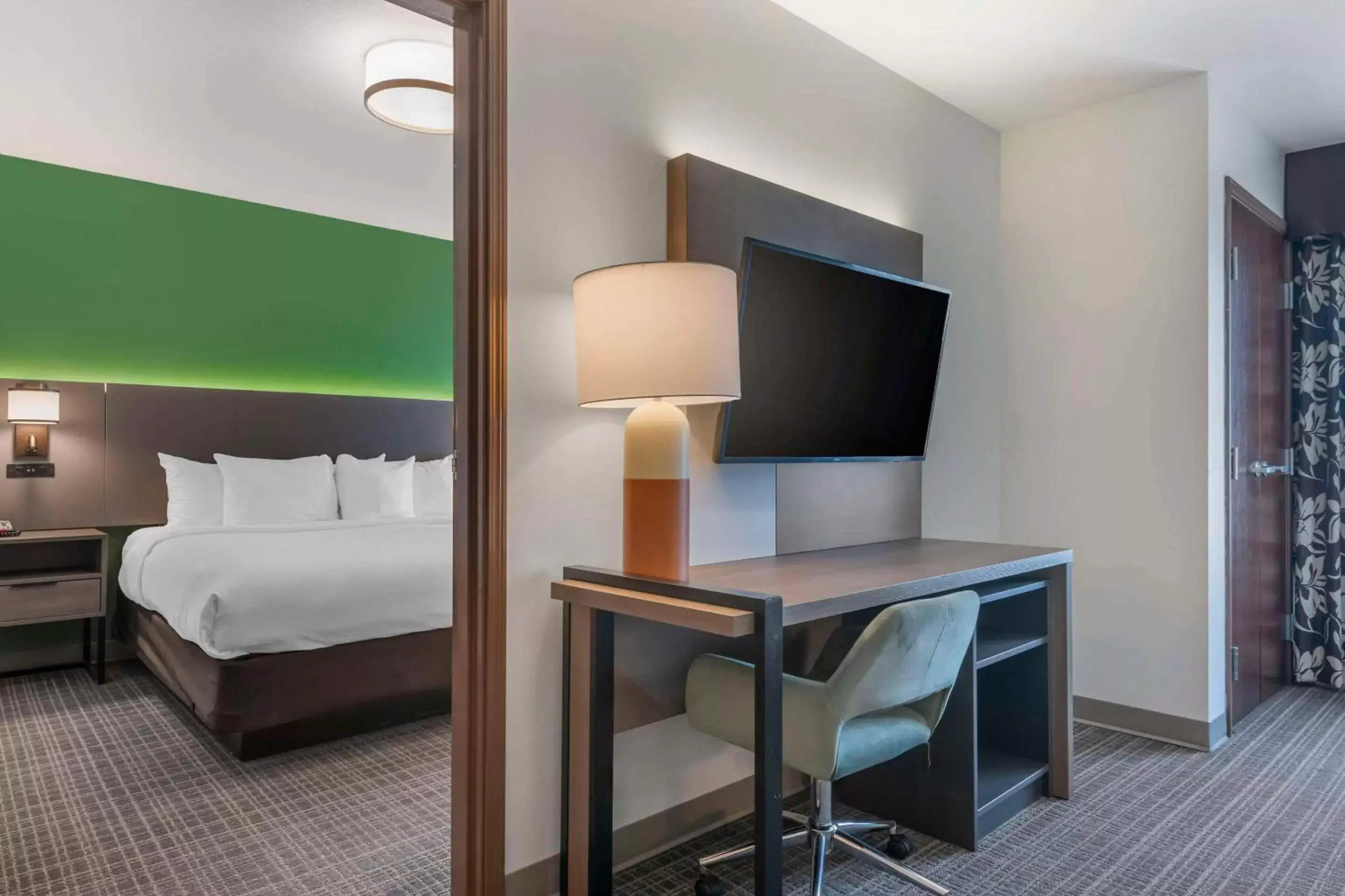 Bedroom, Bed in Comfort Suites Conference Center Rapid City